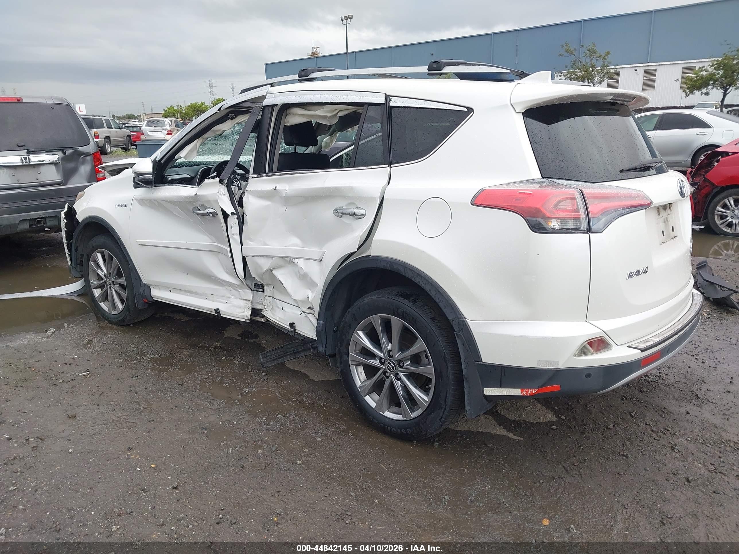 TOYOTA RAV4 image 3