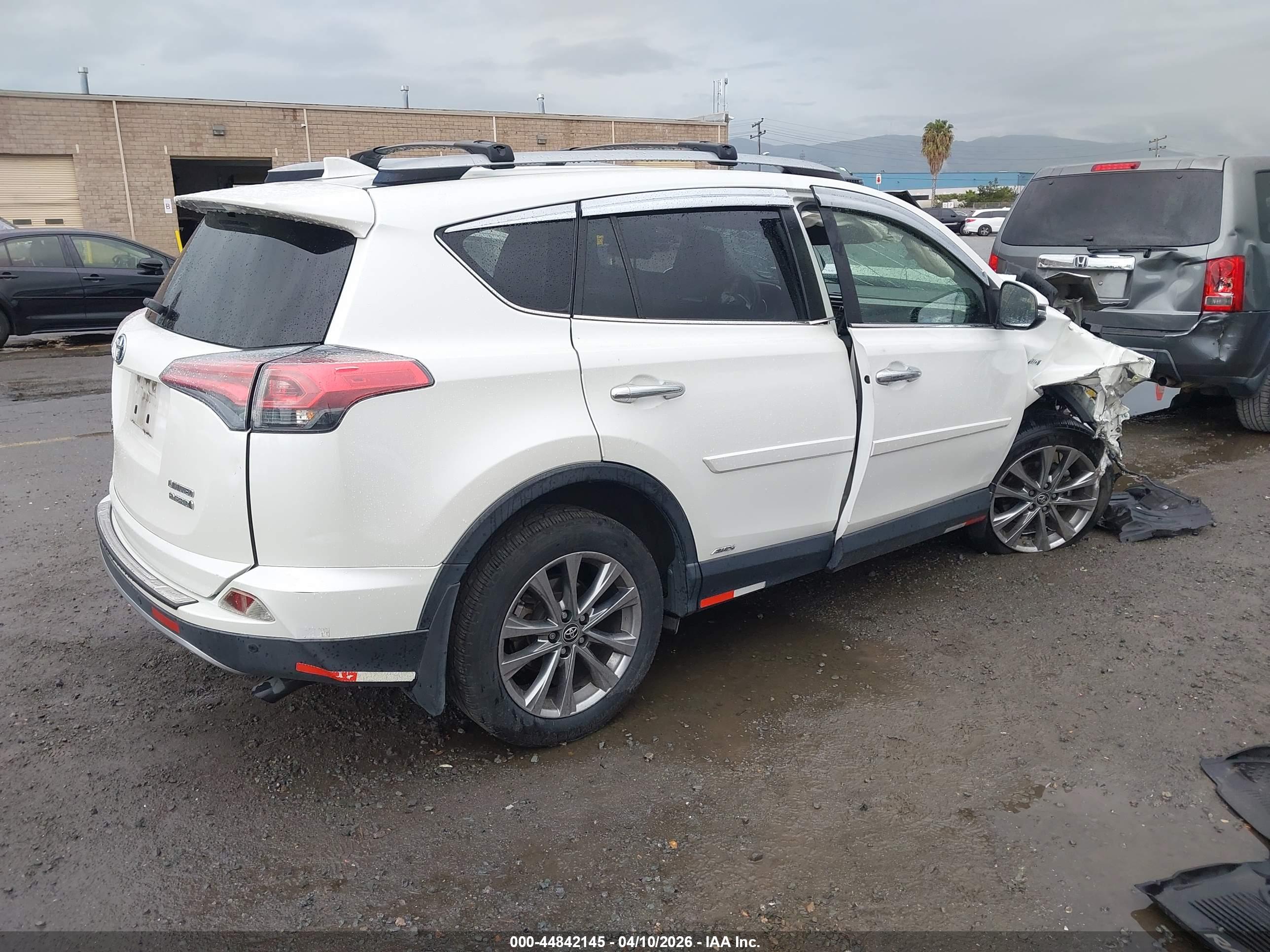 TOYOTA RAV4 image 4