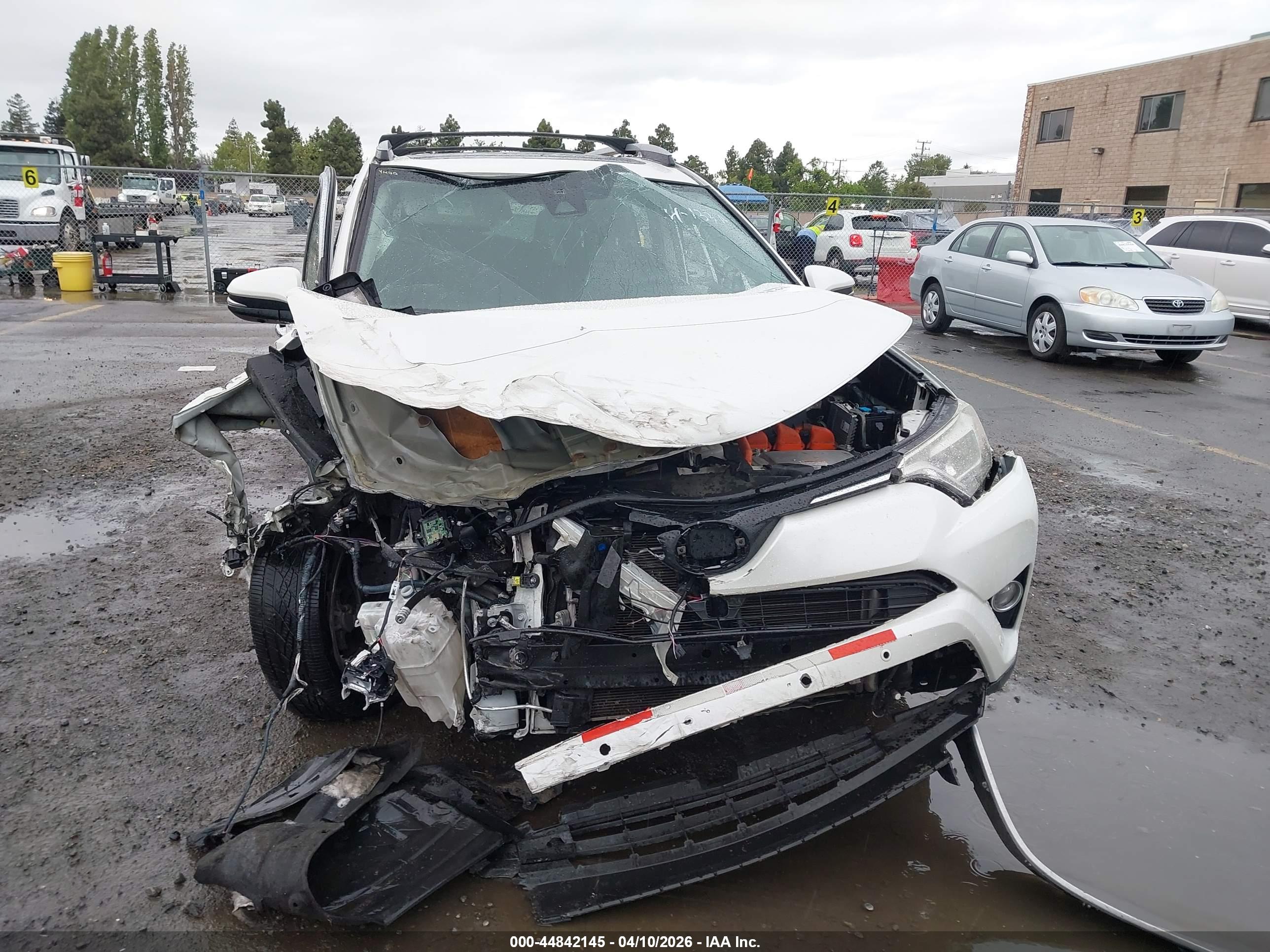 TOYOTA RAV4 image 6