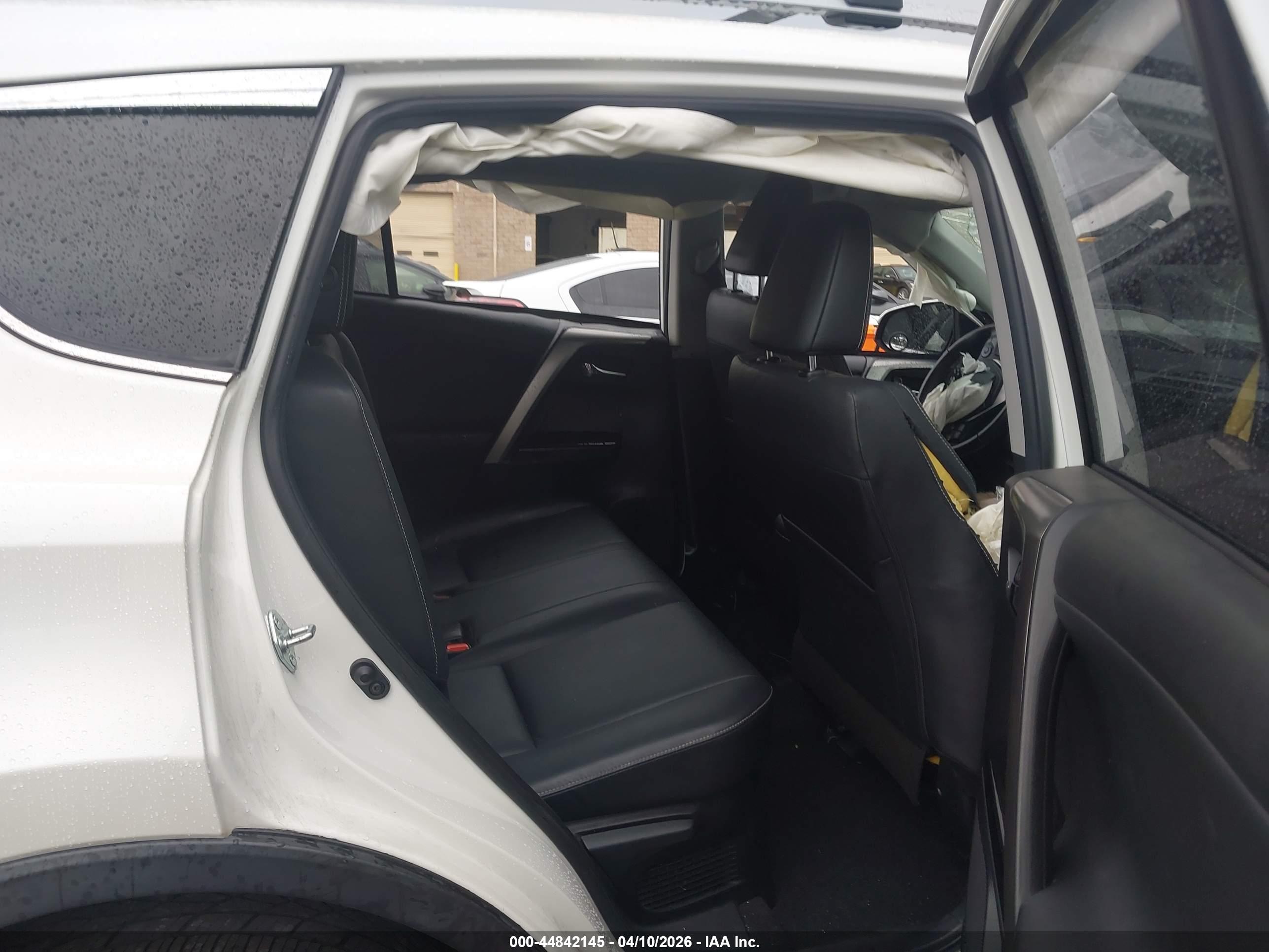 TOYOTA RAV4 image 8