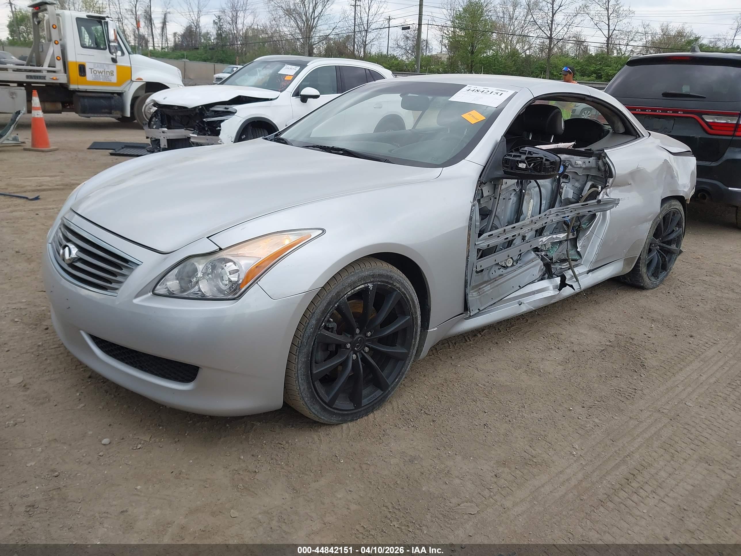INFINITI G37 image 2