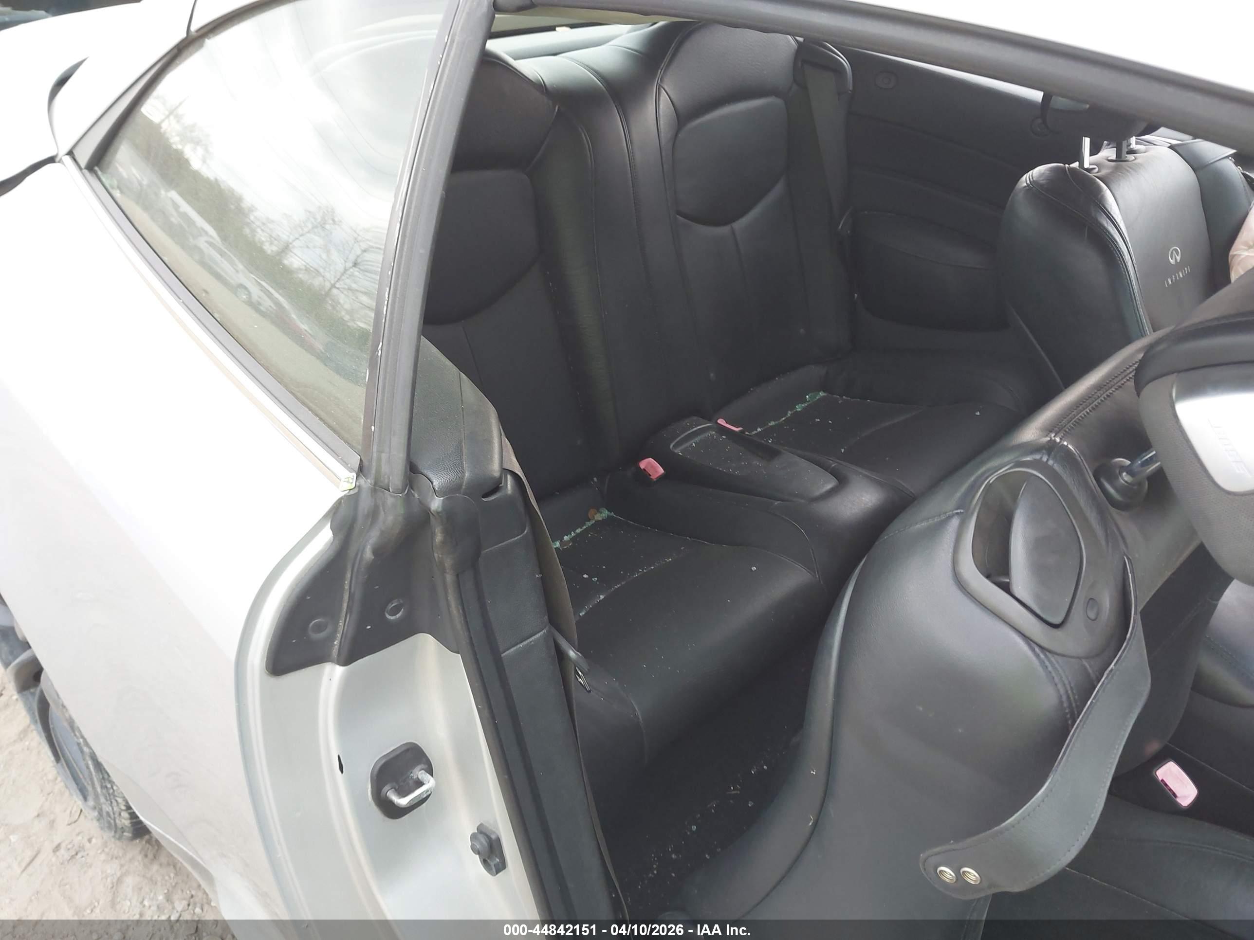 INFINITI G37 image 8
