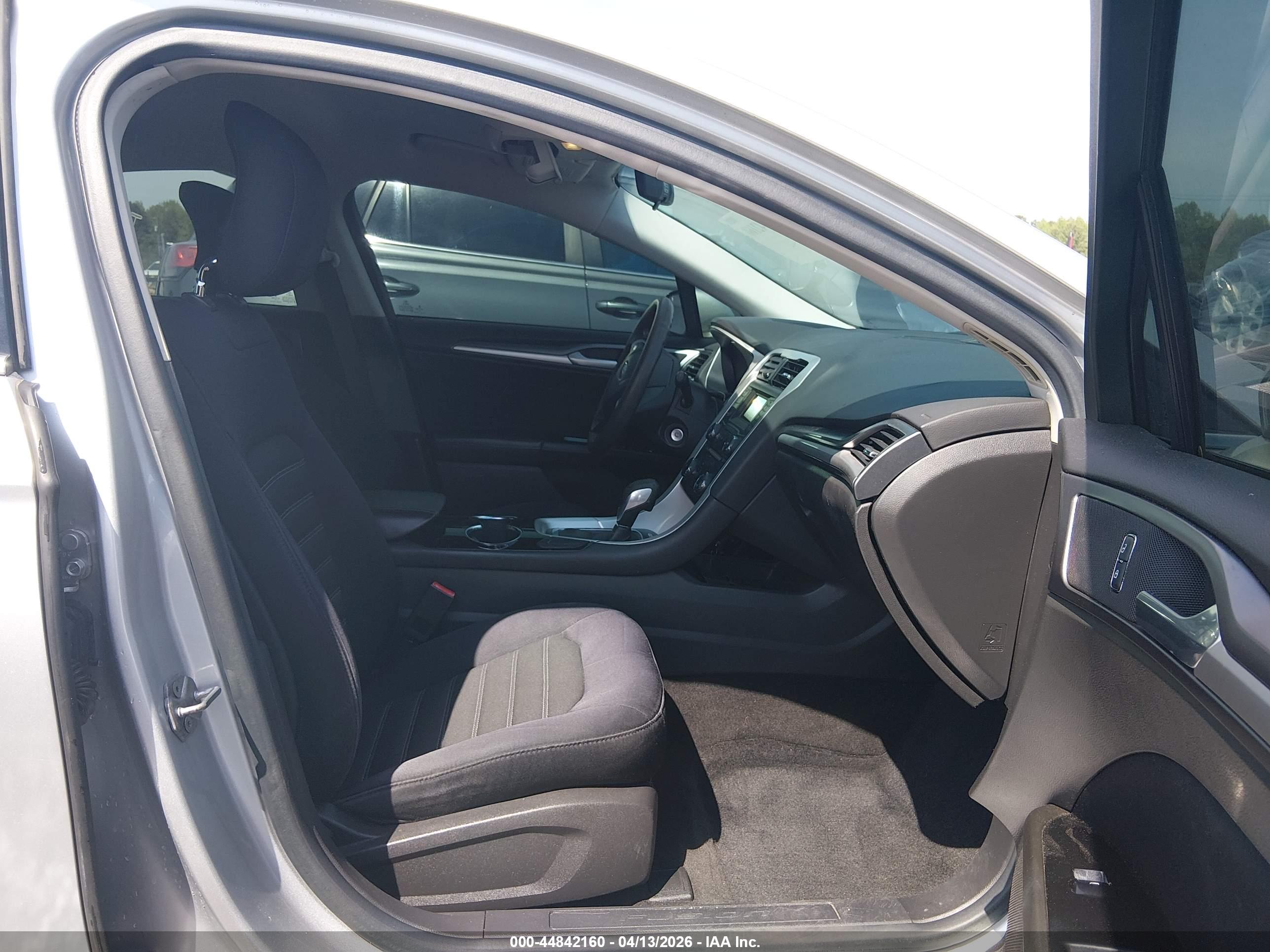 FORD FUSION image 5