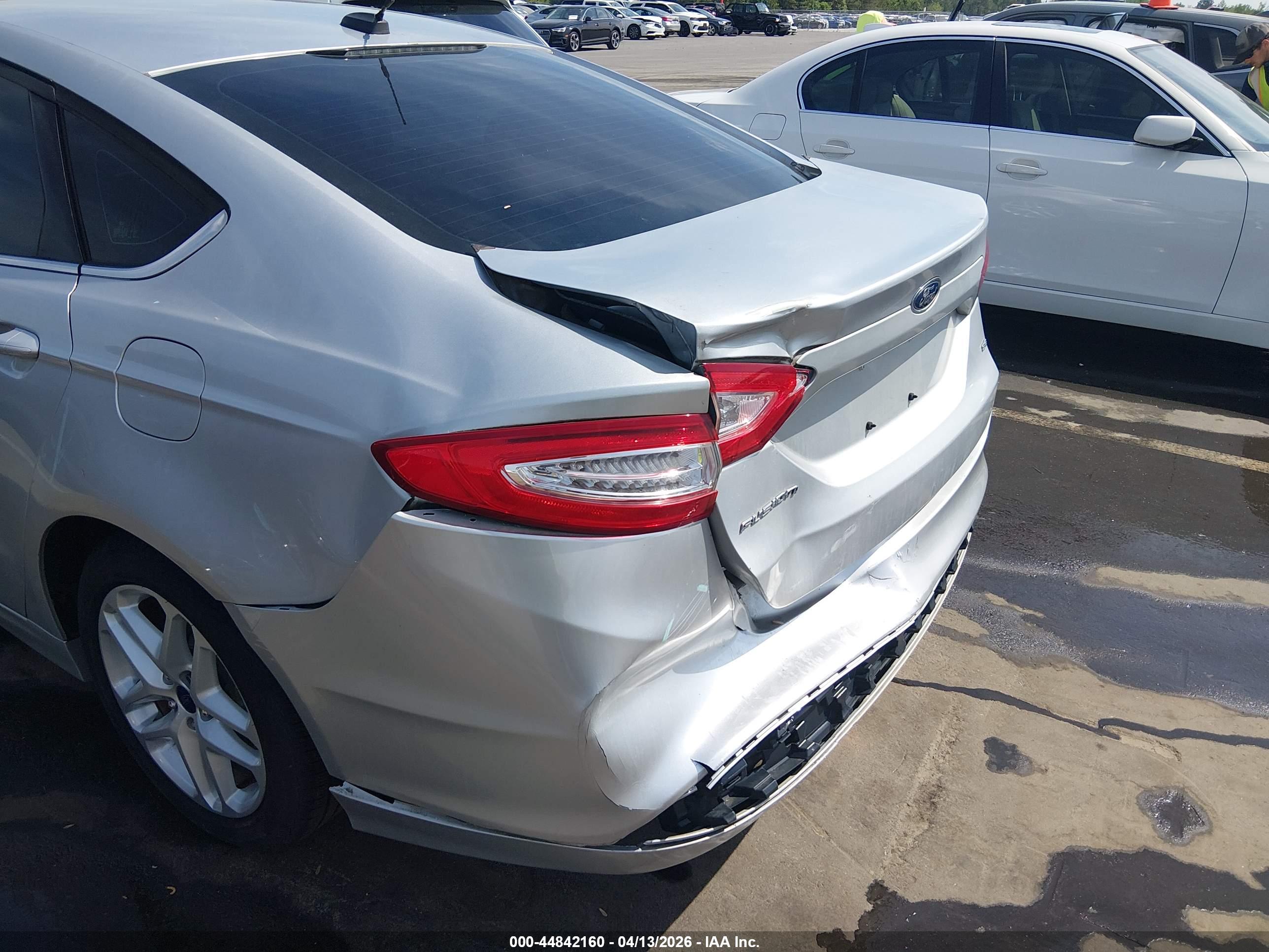 FORD FUSION image 6