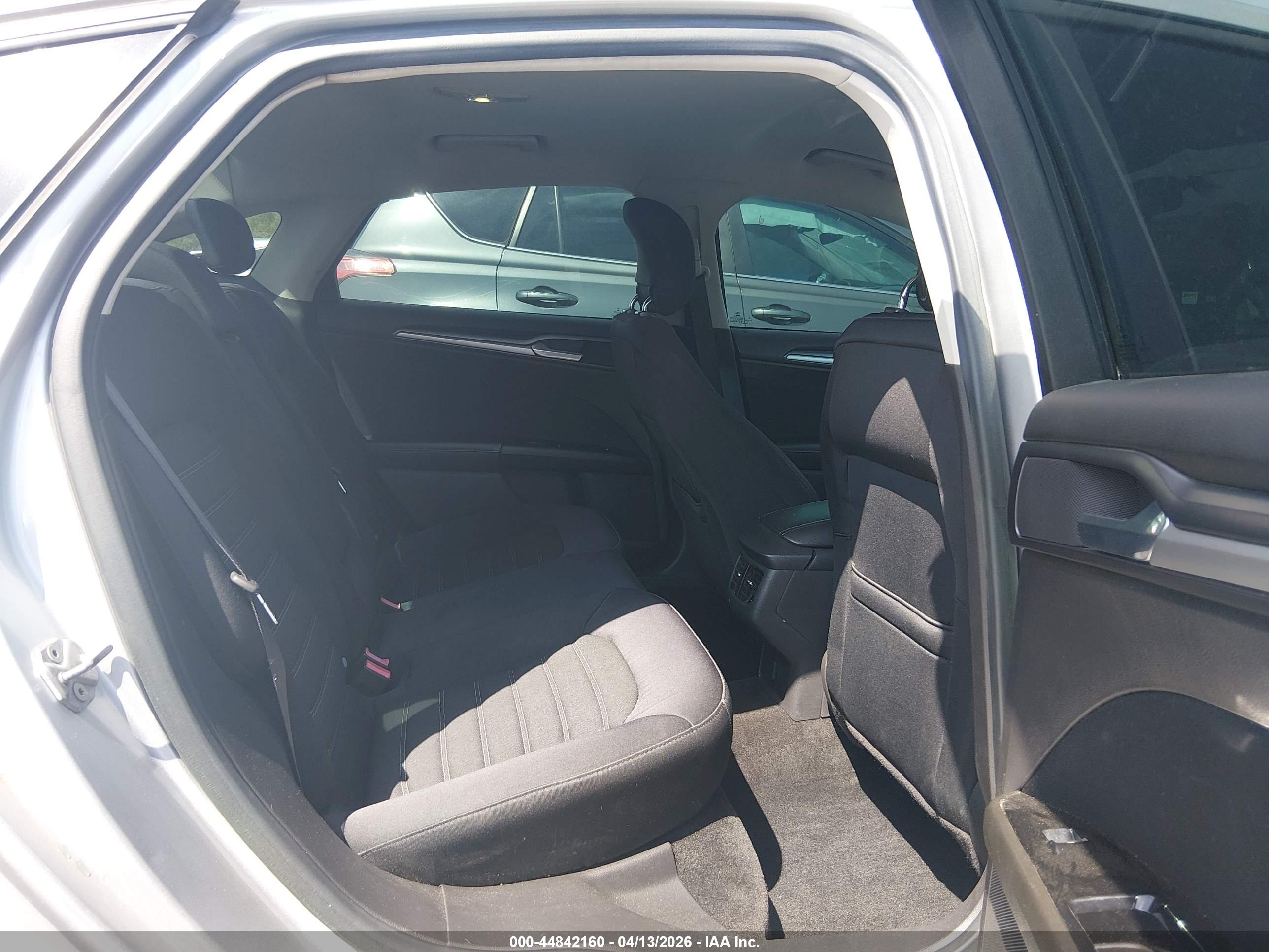 FORD FUSION image 8