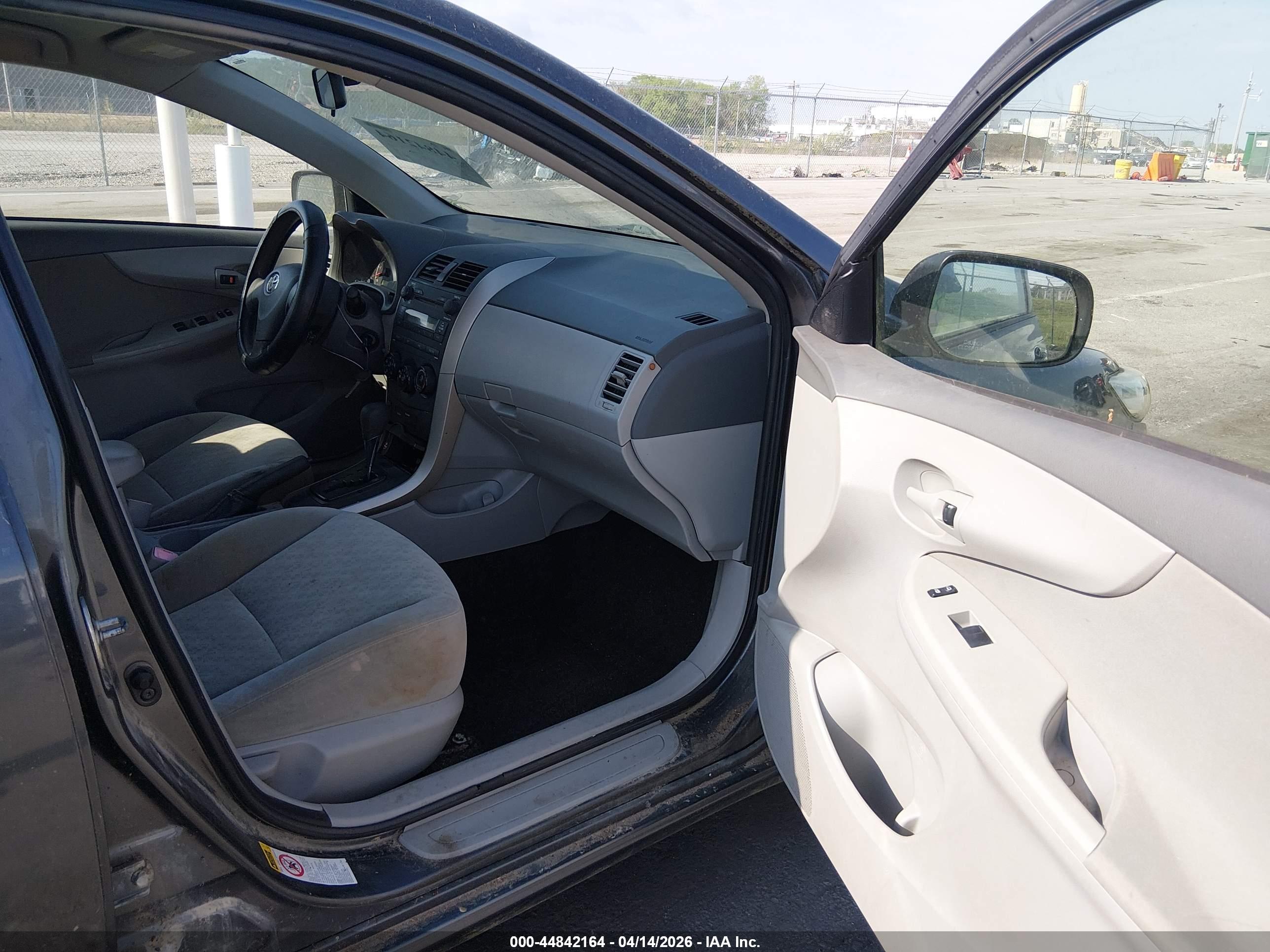 TOYOTA COROLLA image 5