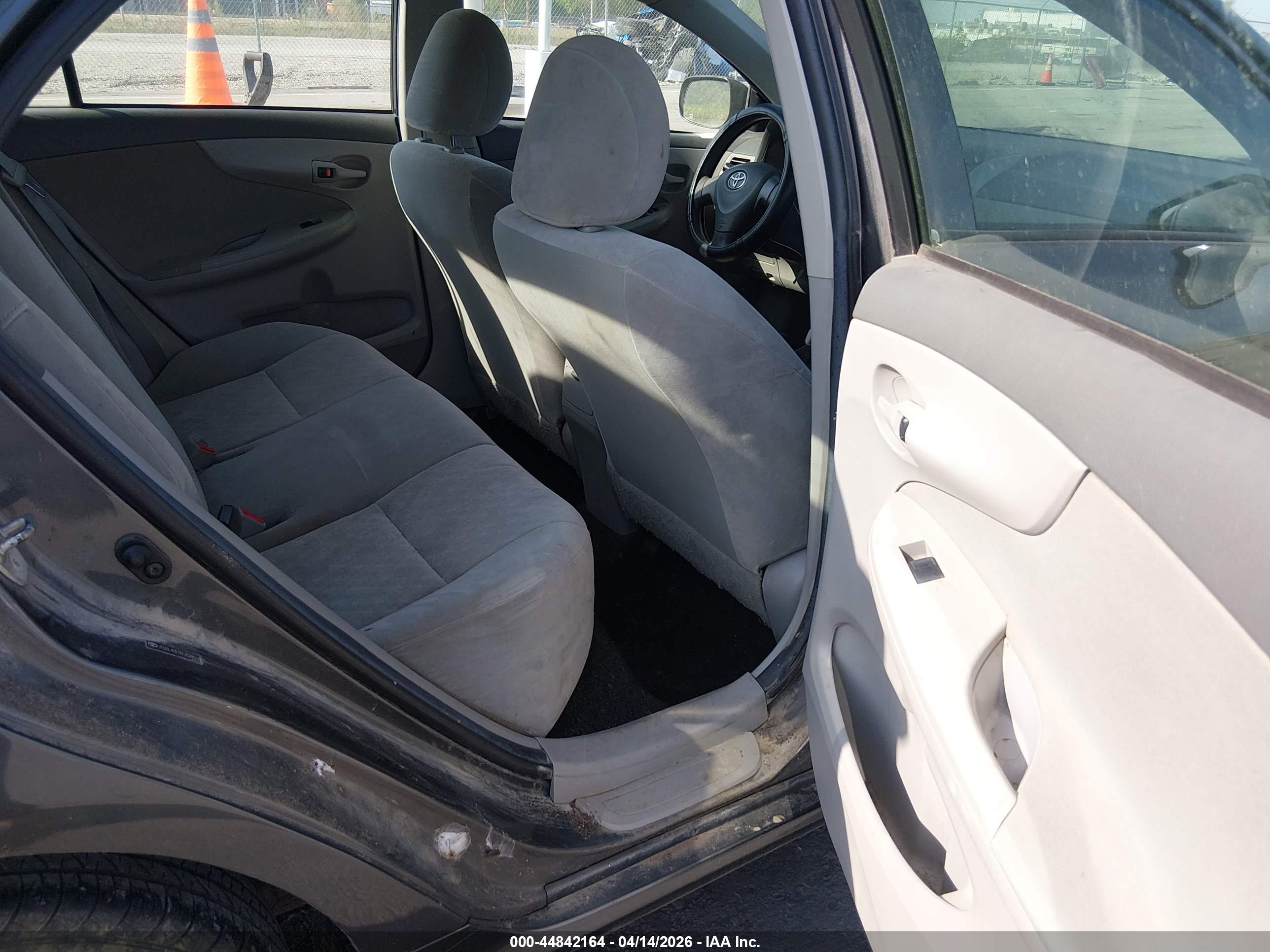 TOYOTA COROLLA image 8