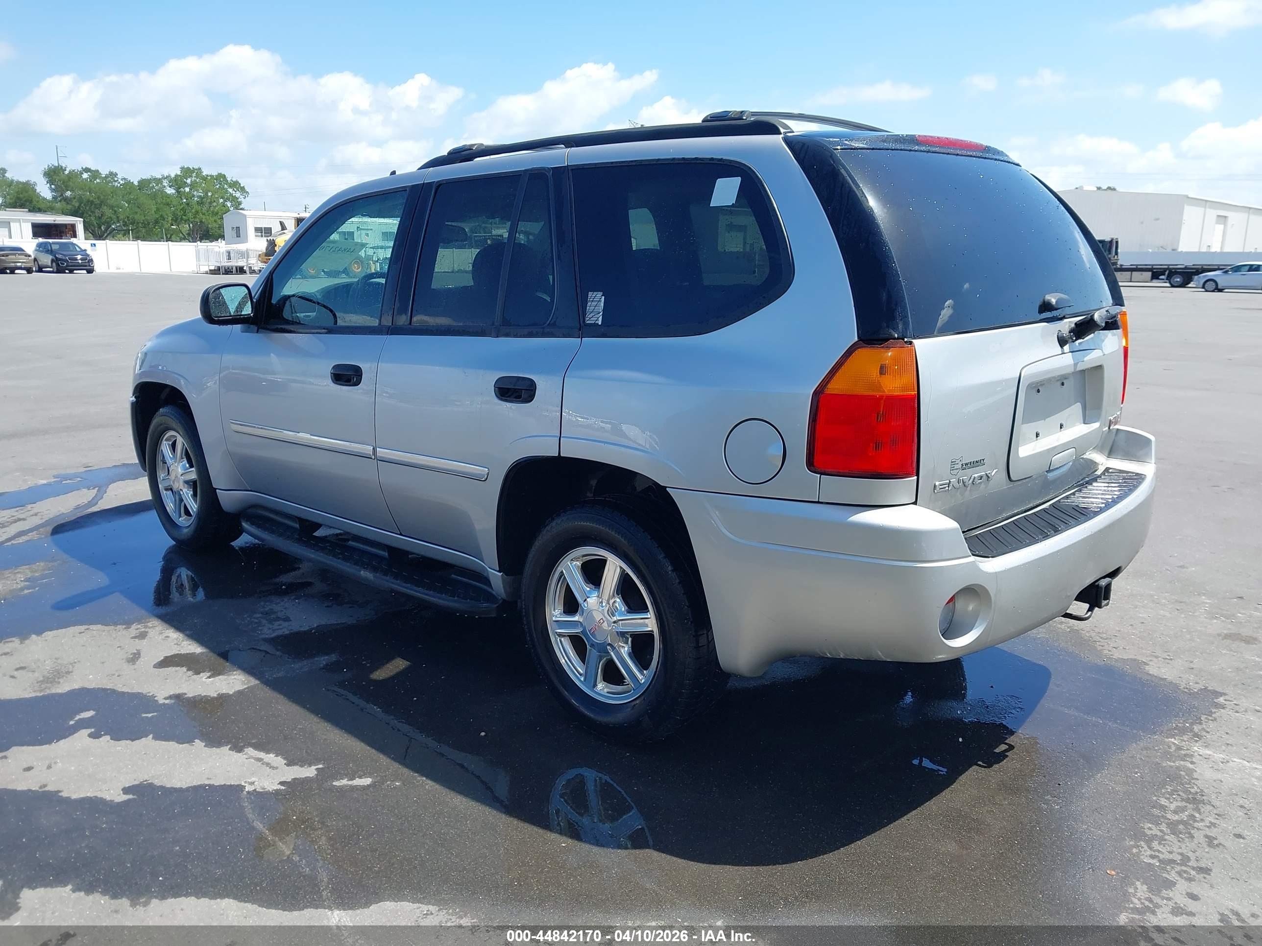 GMC ENVOY image 3