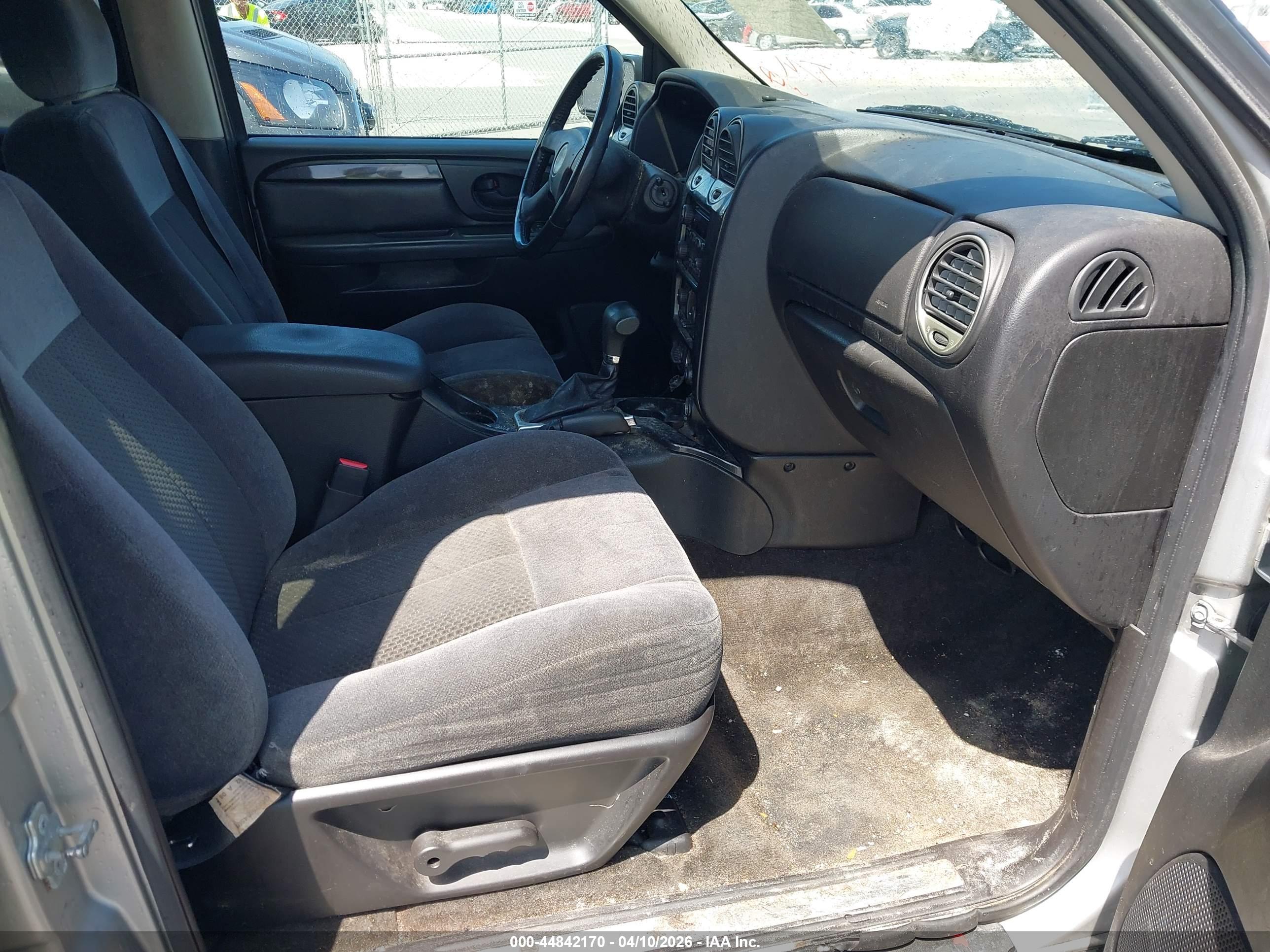 GMC ENVOY image 5