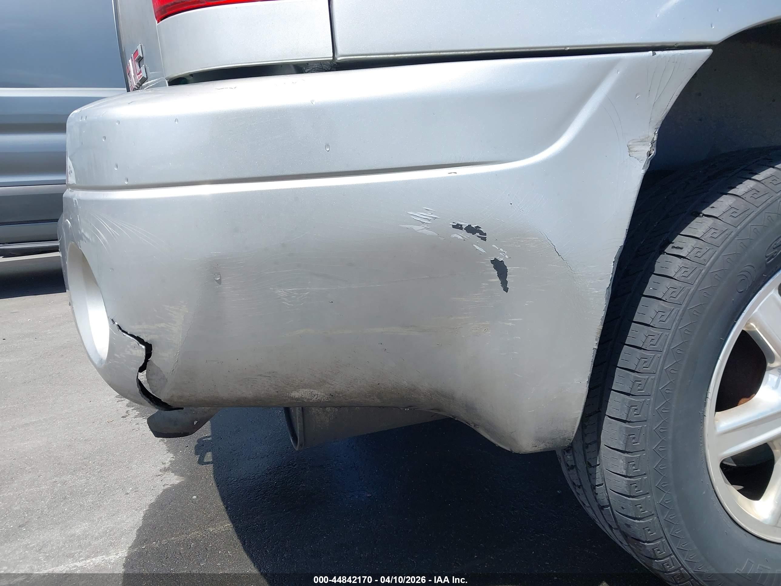 GMC ENVOY image 6
