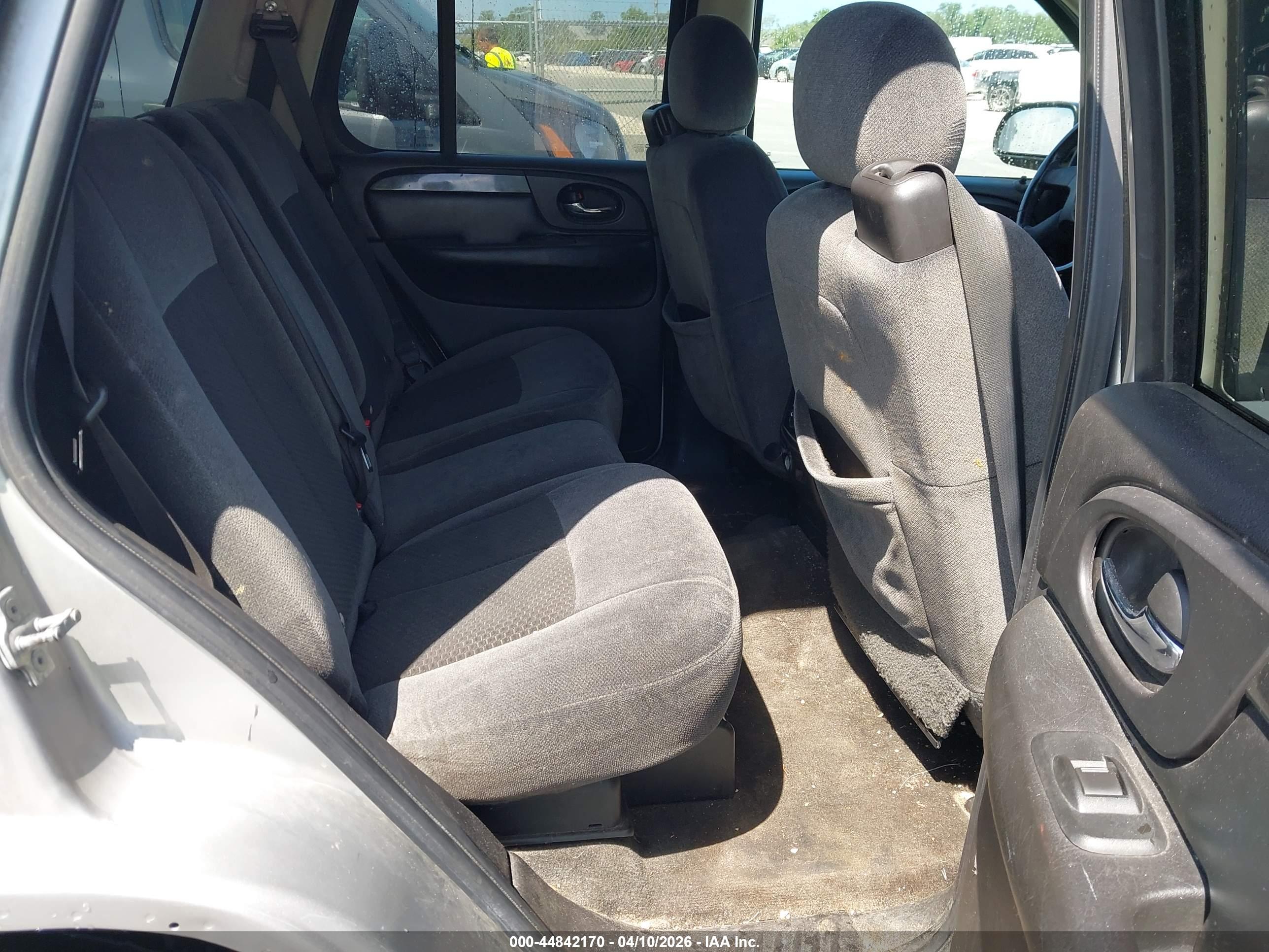 GMC ENVOY image 8