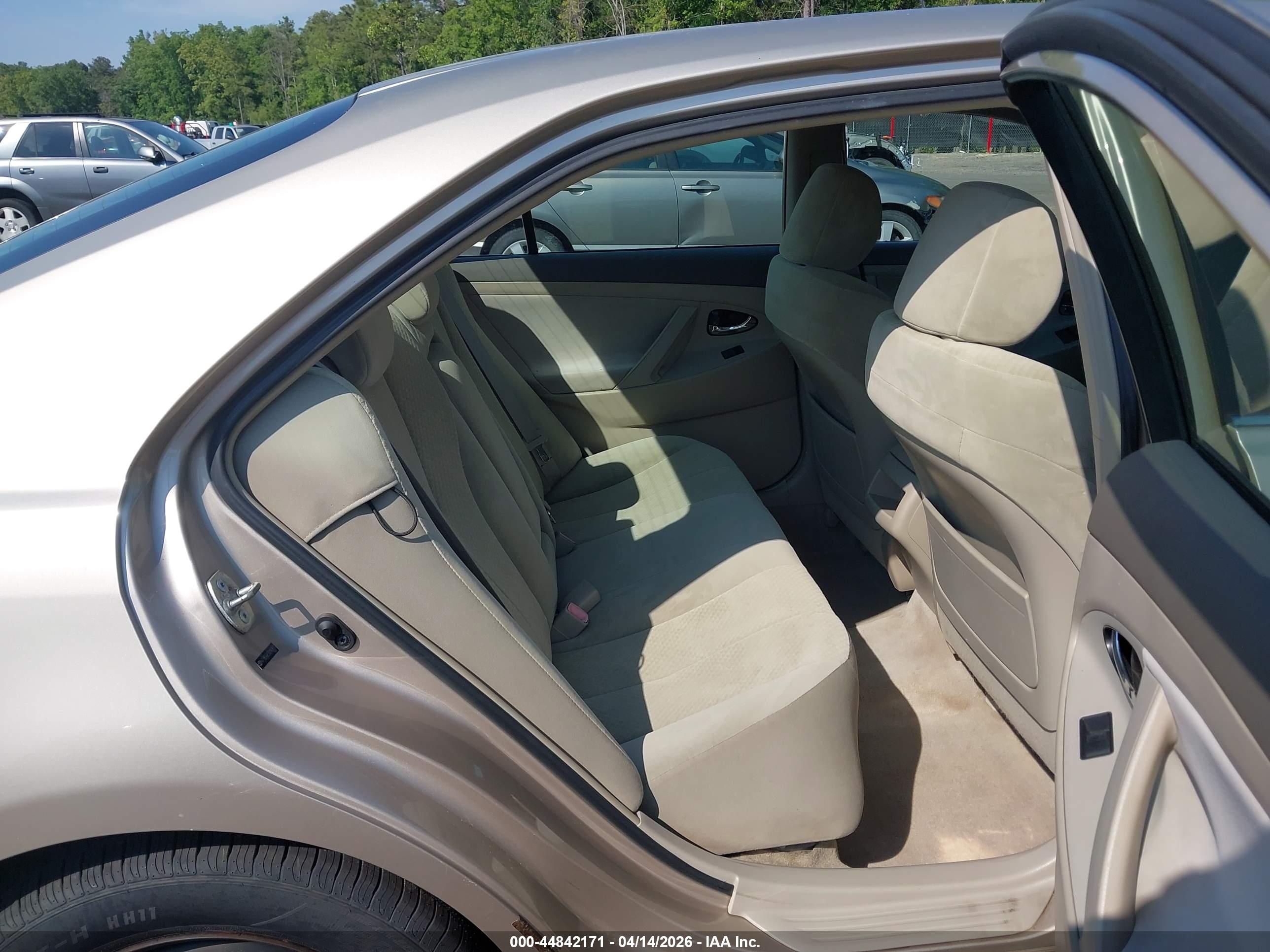TOYOTA CAMRY image 8