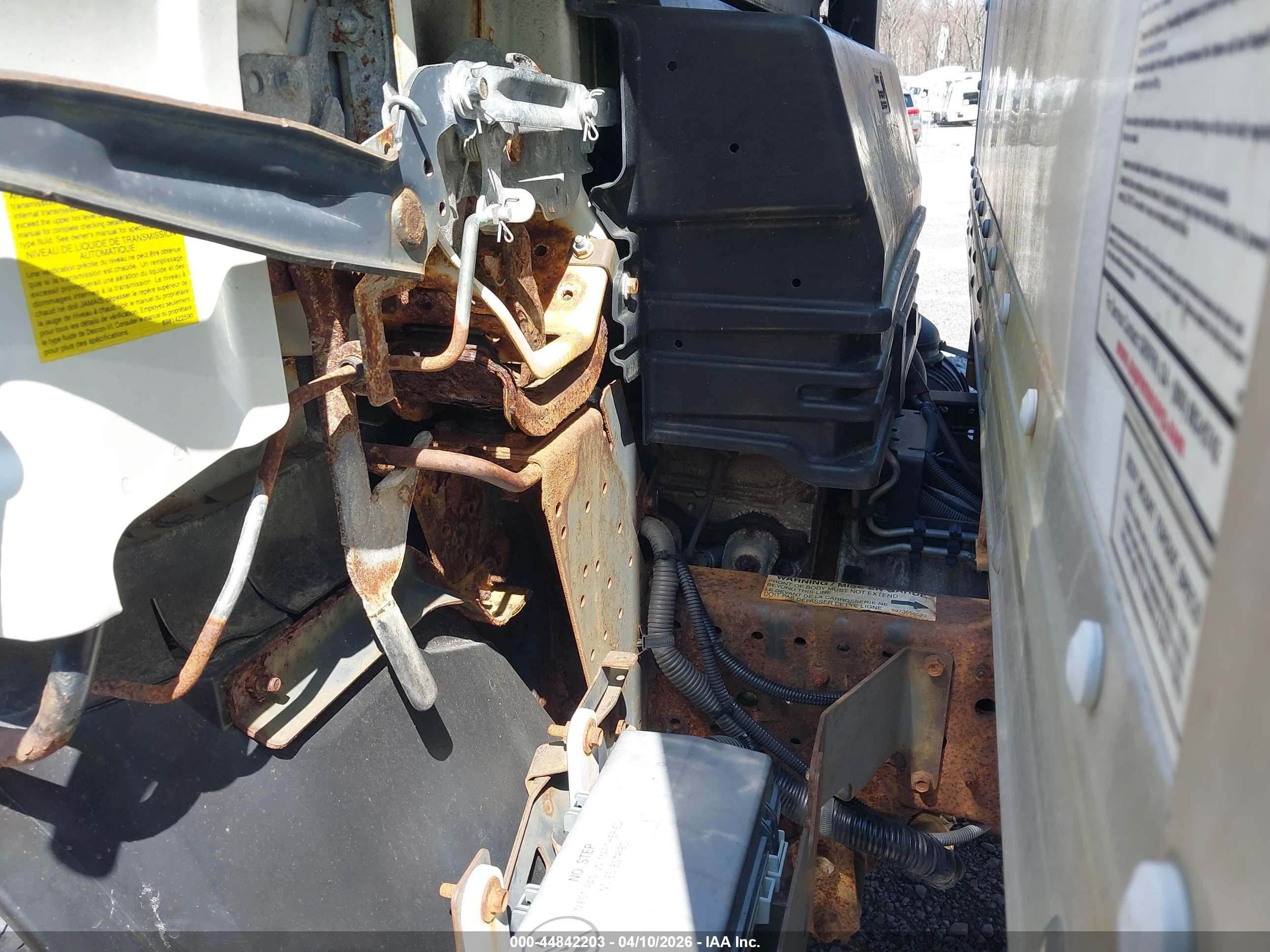 ISUZU NPR image 10