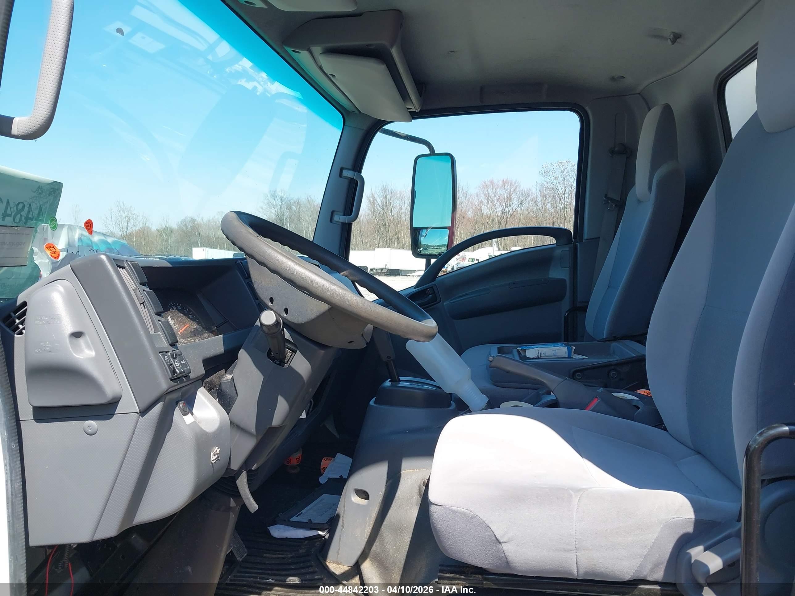 ISUZU NPR image 8