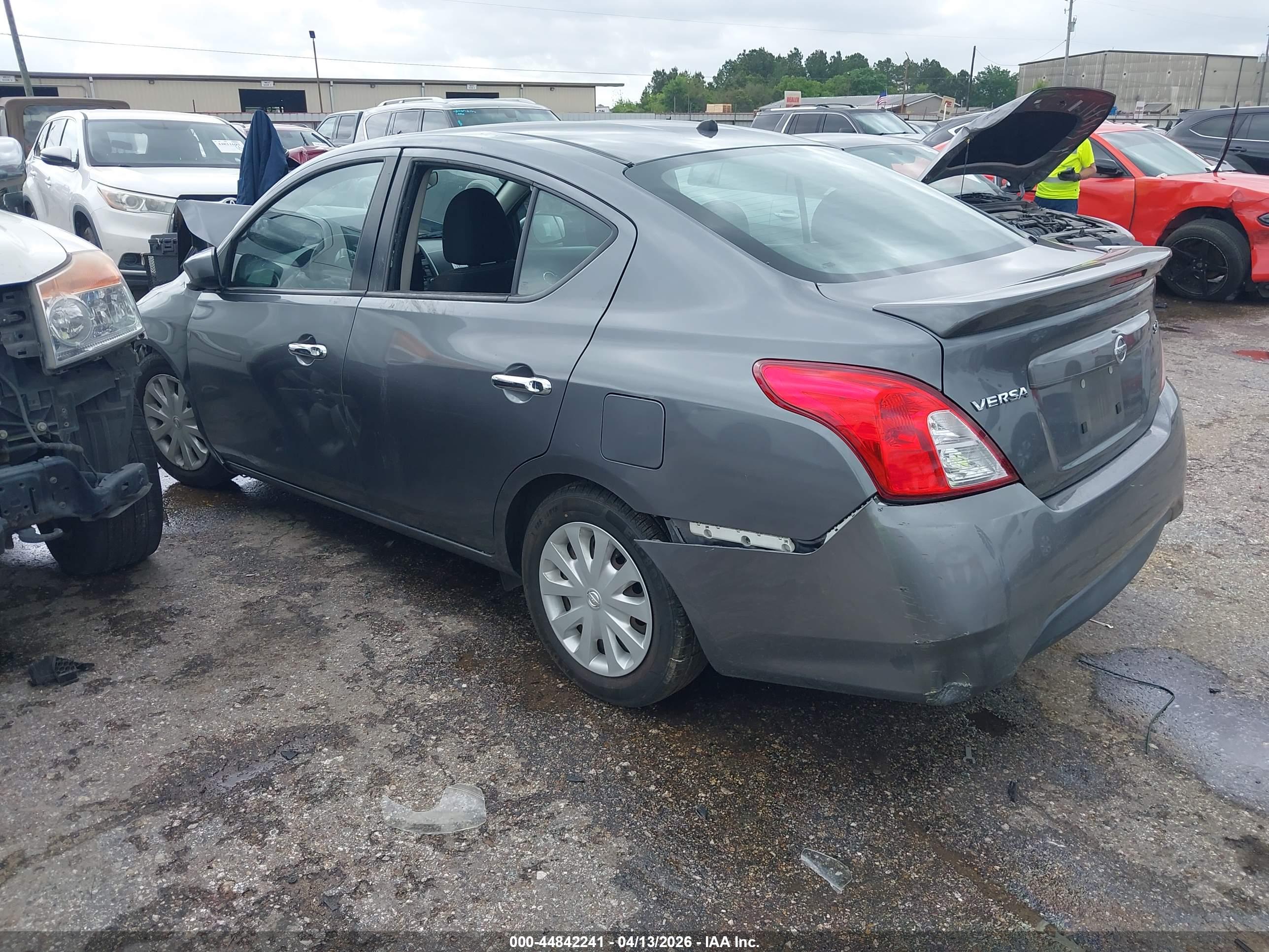 NISSAN VERSA image 3