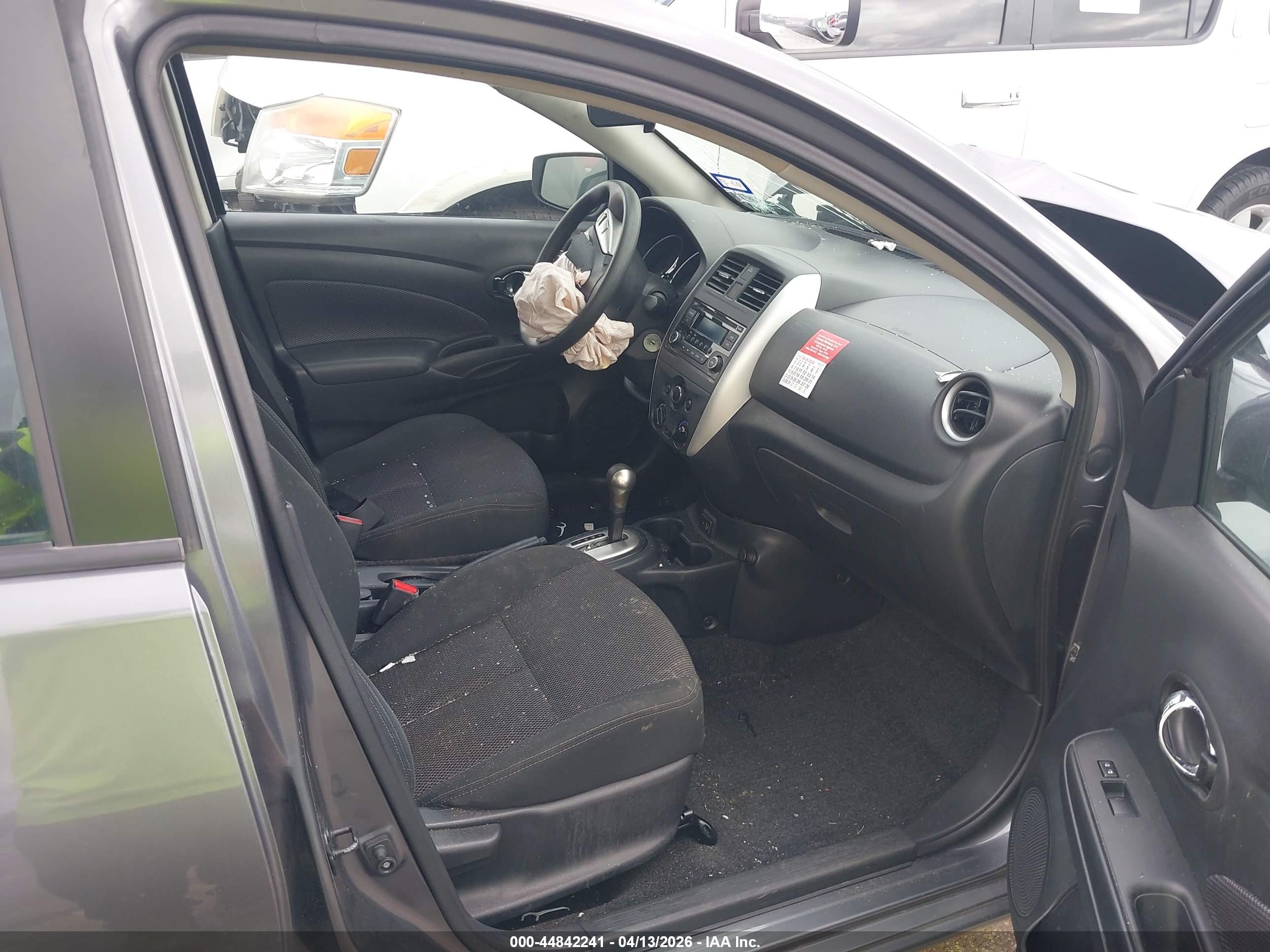 NISSAN VERSA image 5
