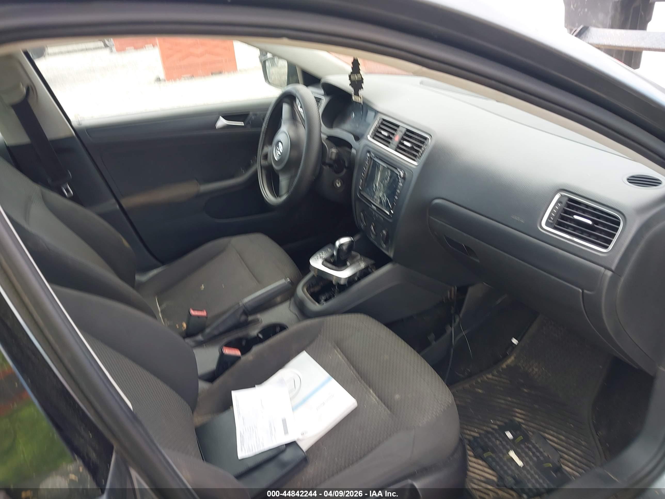 VOLKSWAGEN JETTA image 5