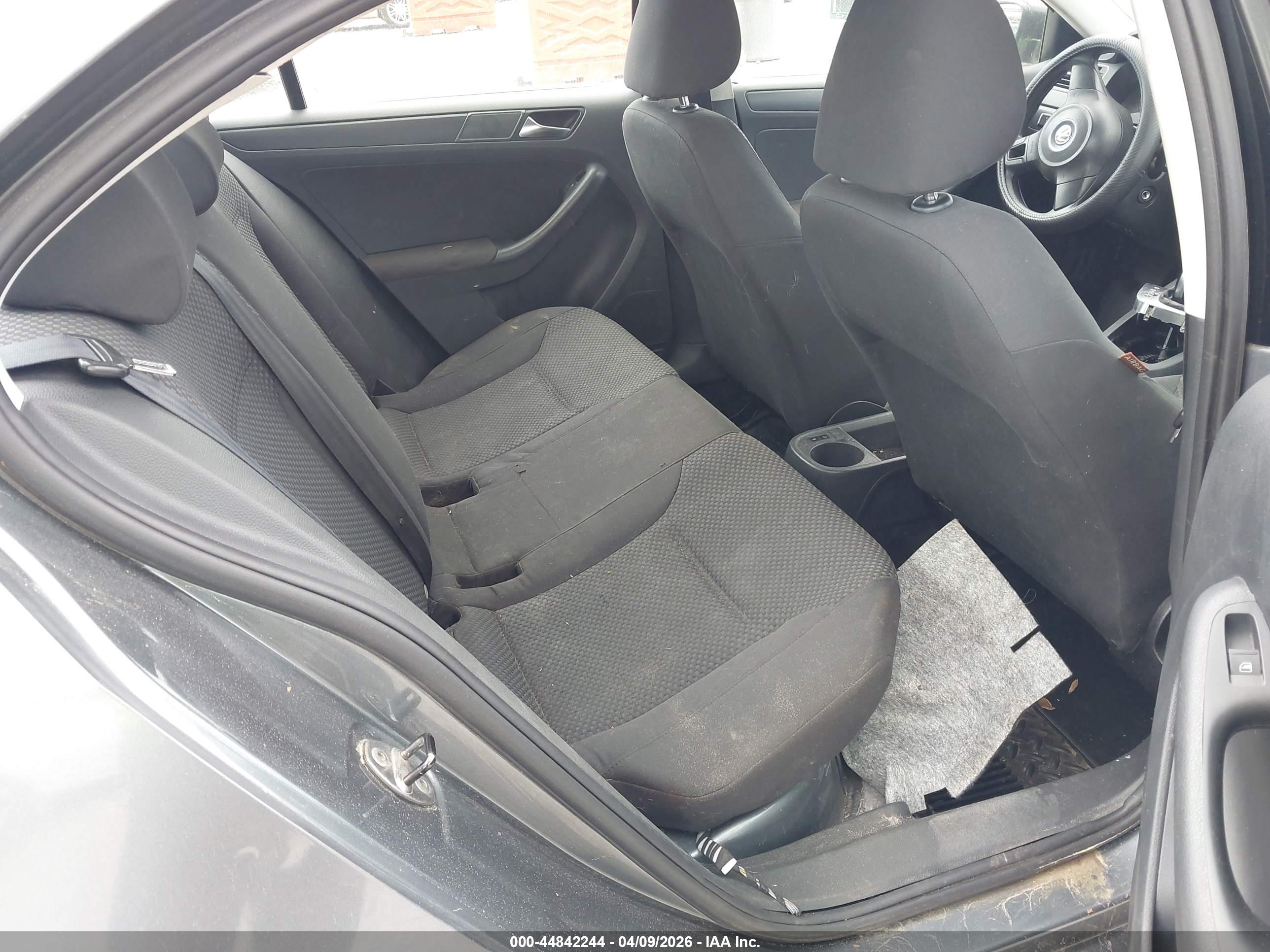 VOLKSWAGEN JETTA image 8