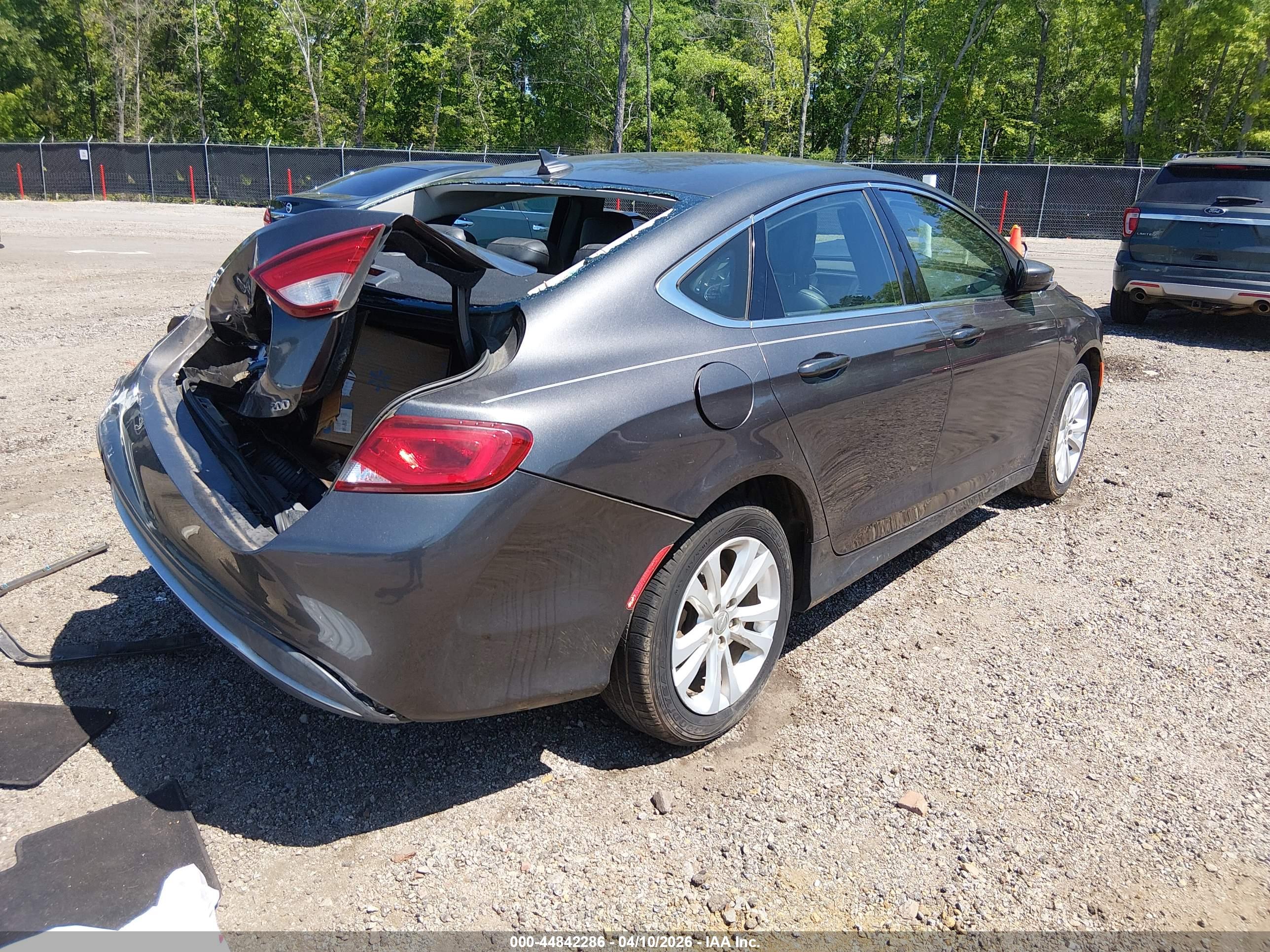 CHRYSLER 200 image 4