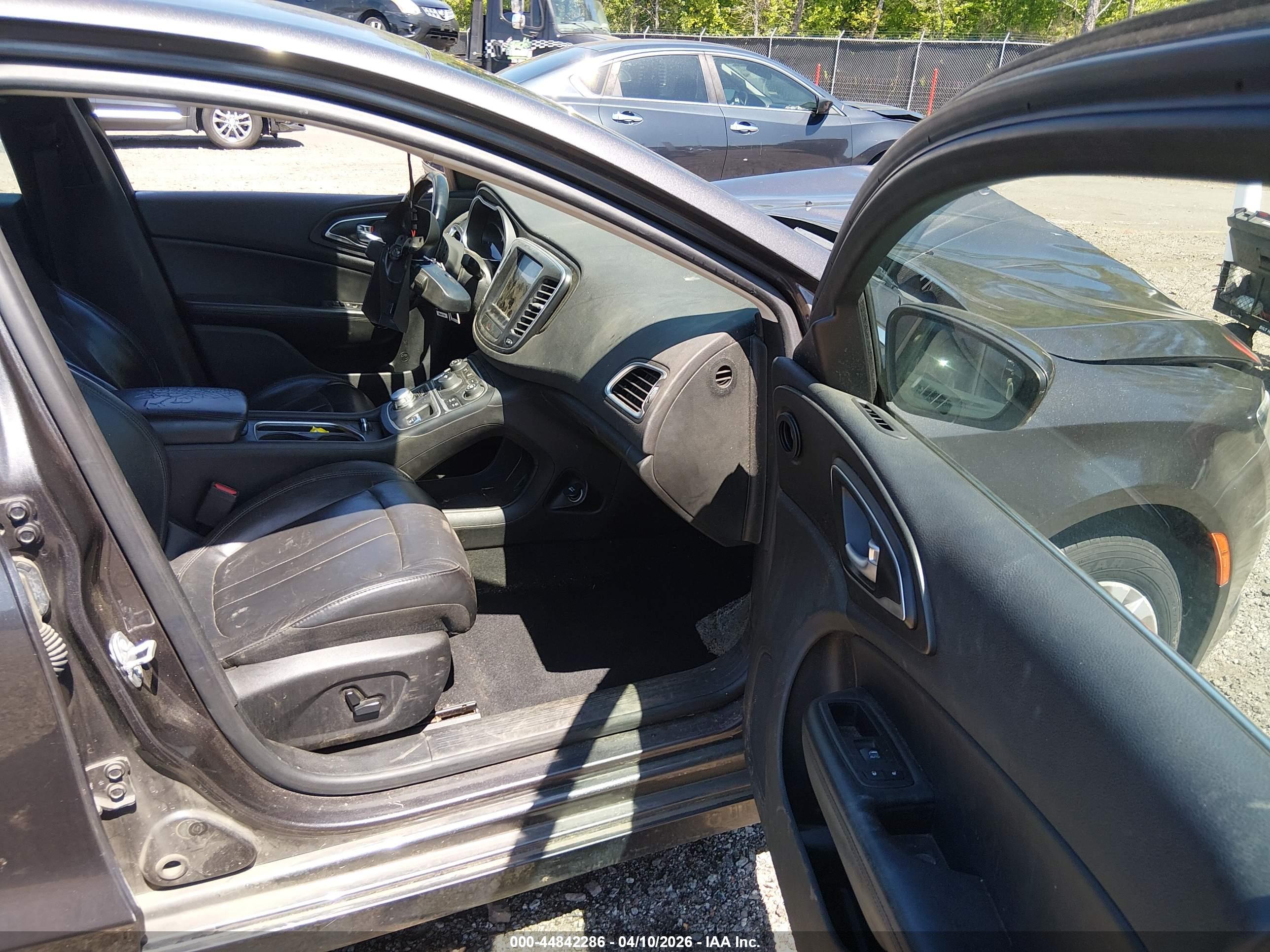 CHRYSLER 200 image 5