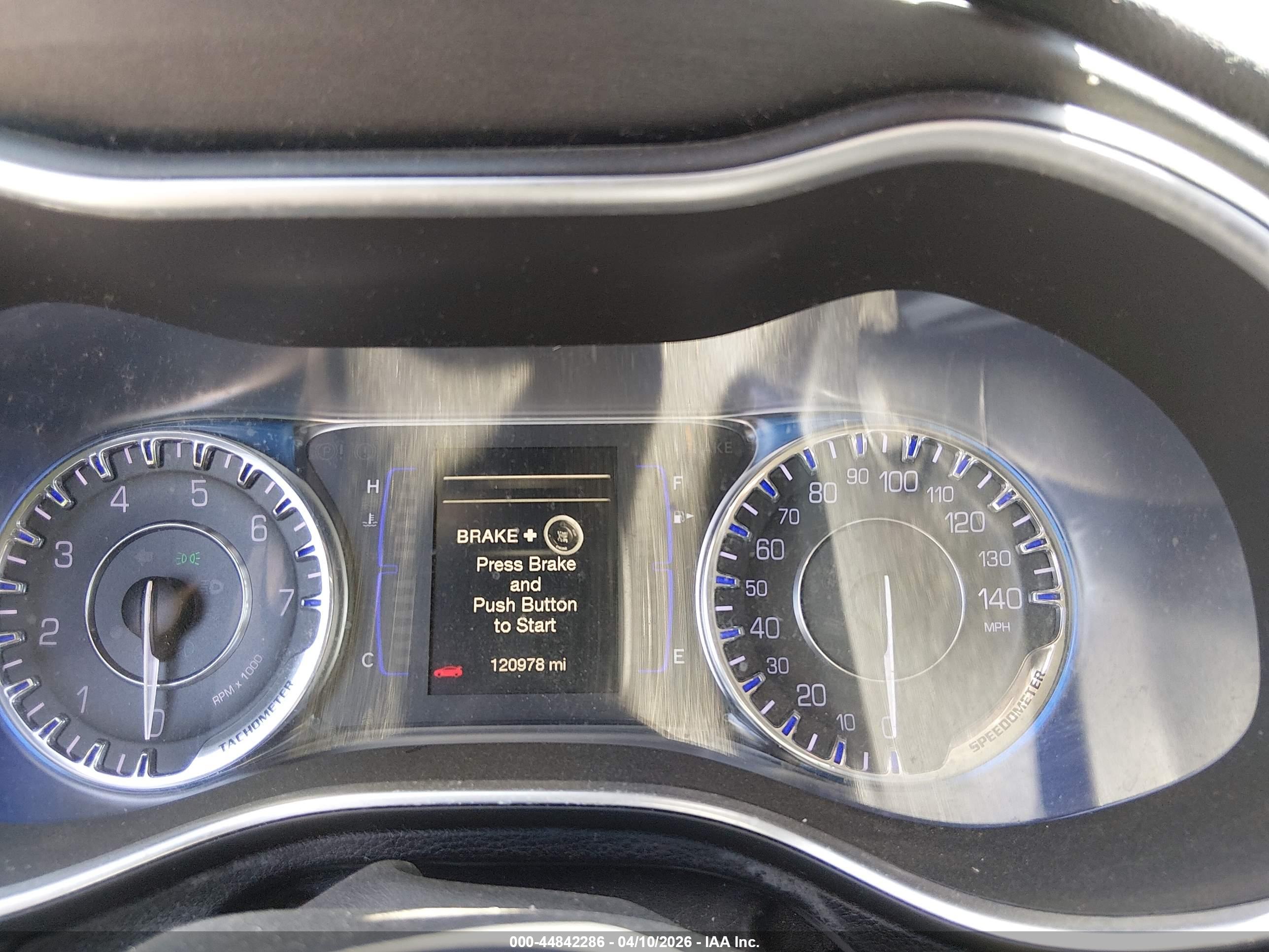 CHRYSLER 200 image 7