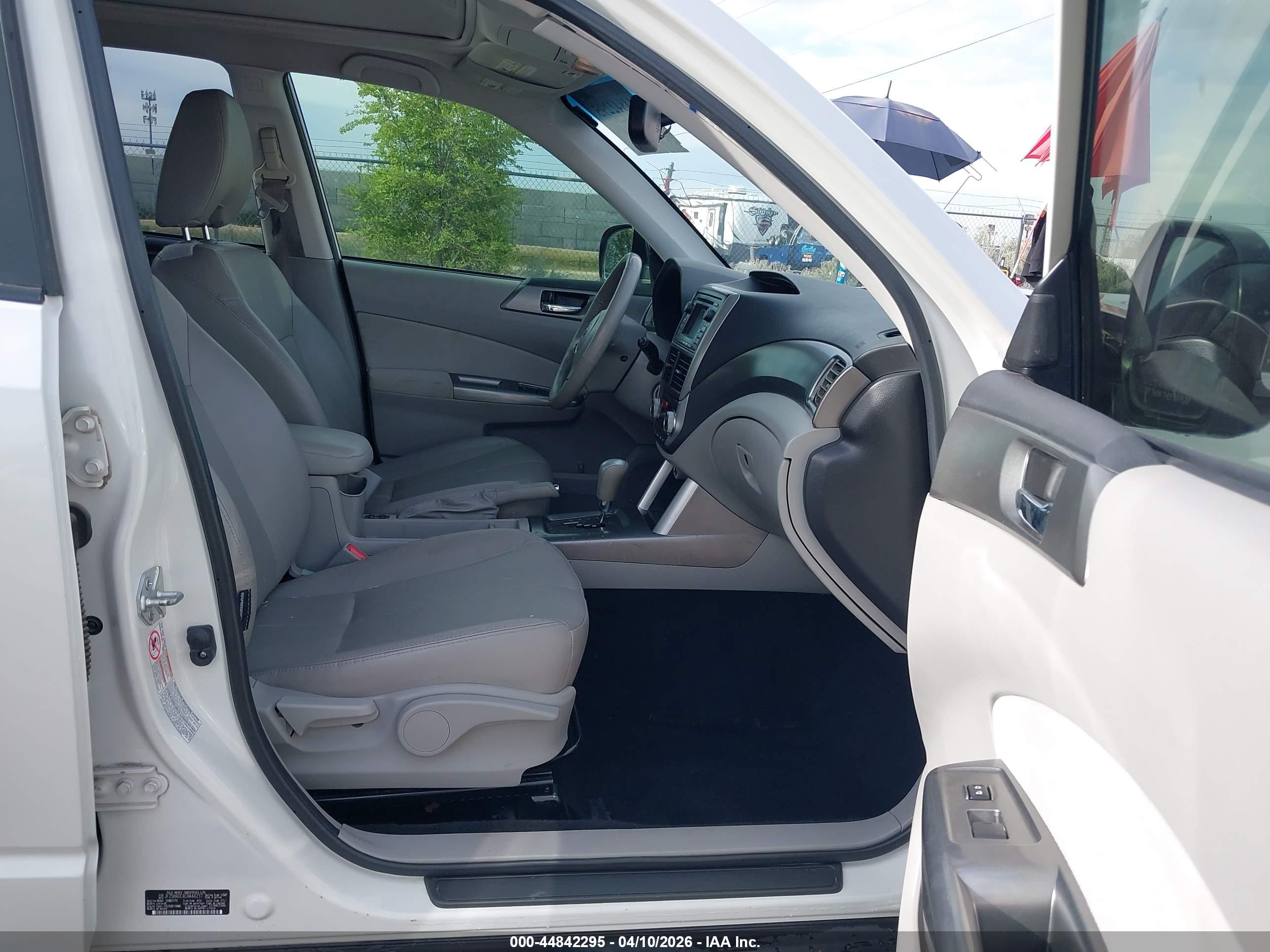 SUBARU FORESTER image 5