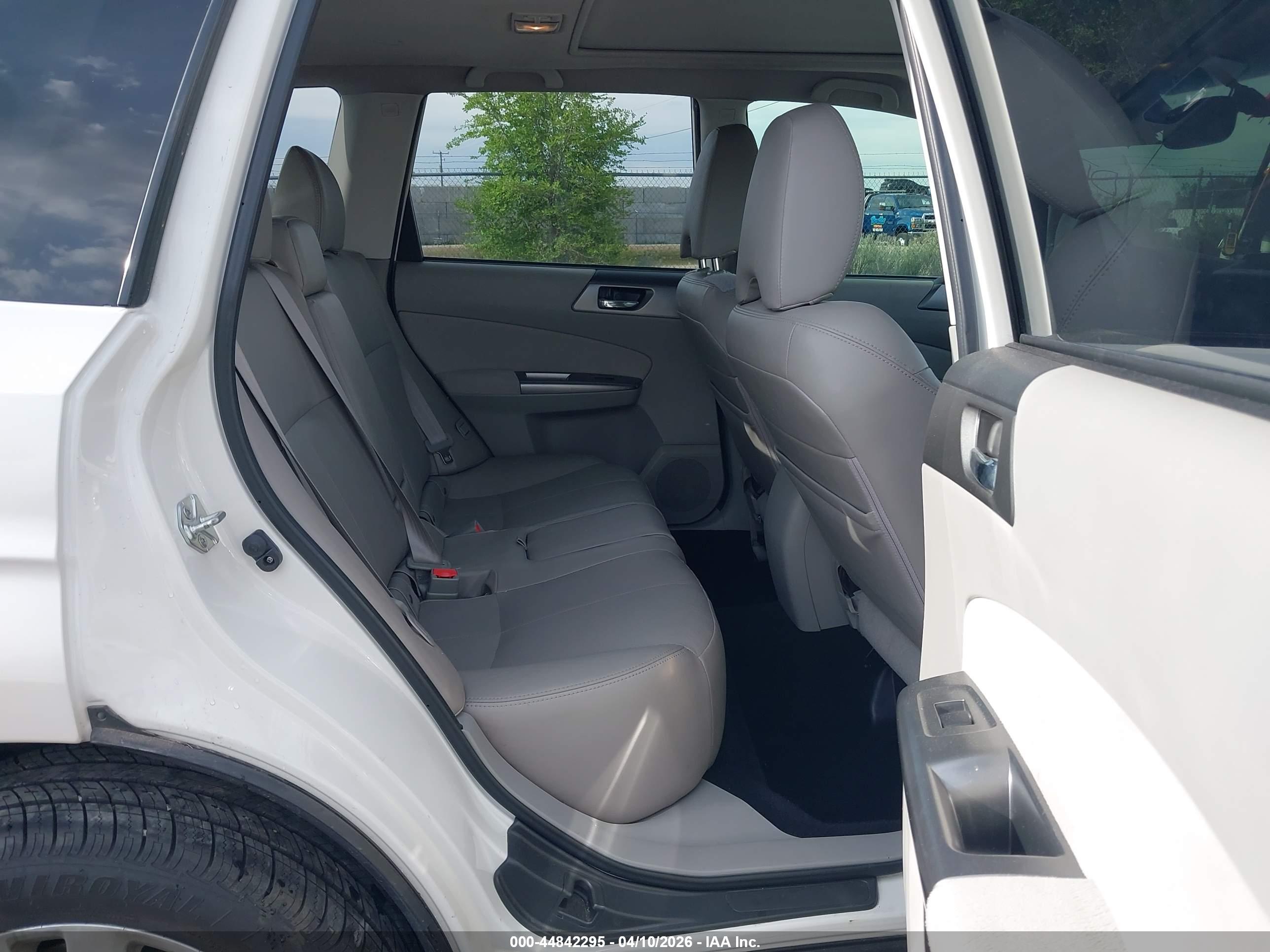 SUBARU FORESTER image 8