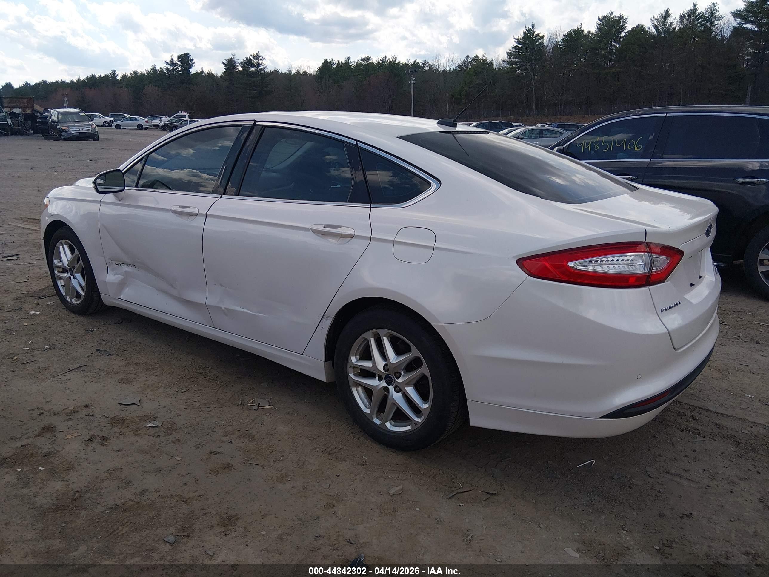 FORD FUSION image 3