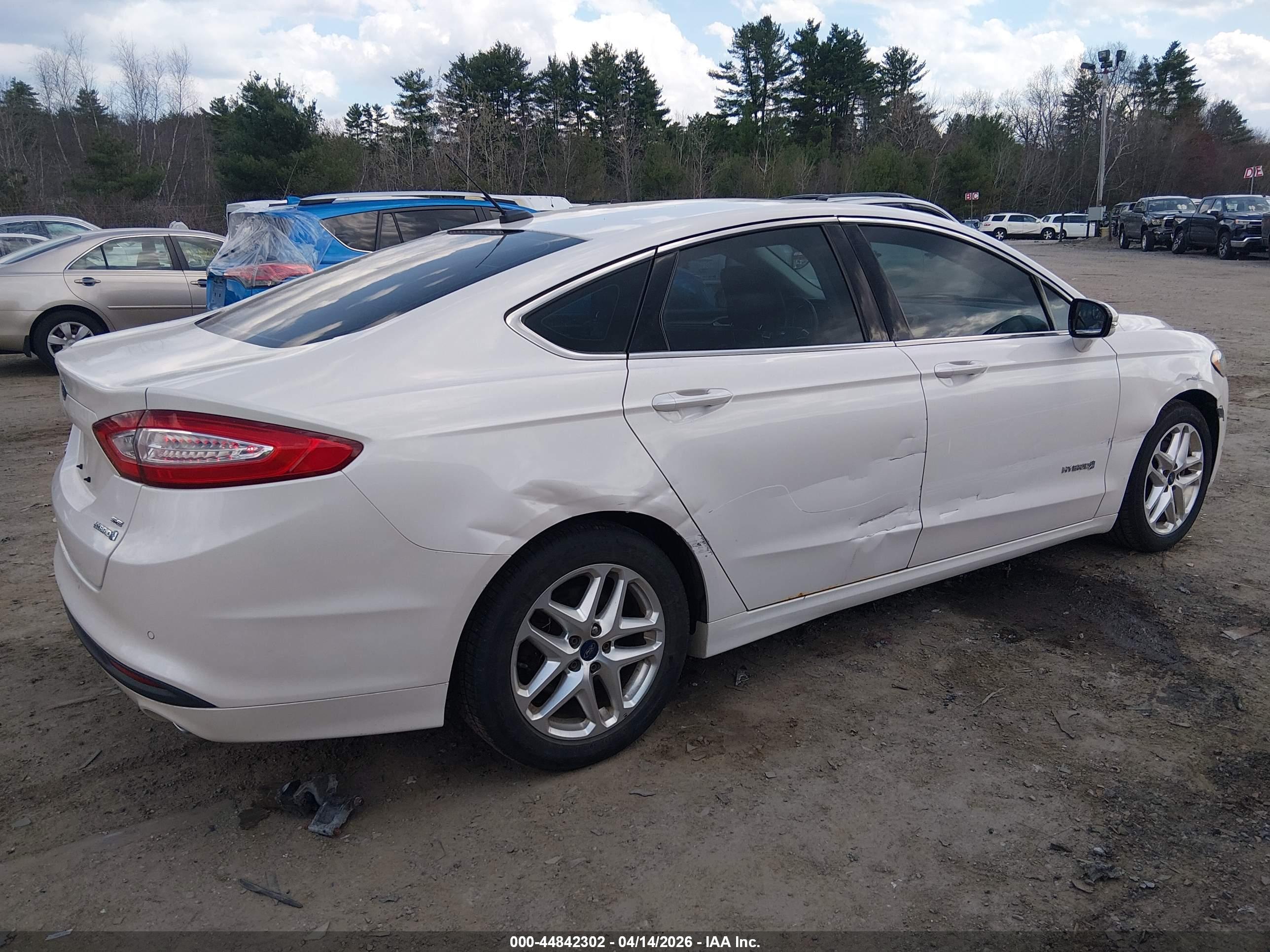 FORD FUSION image 4