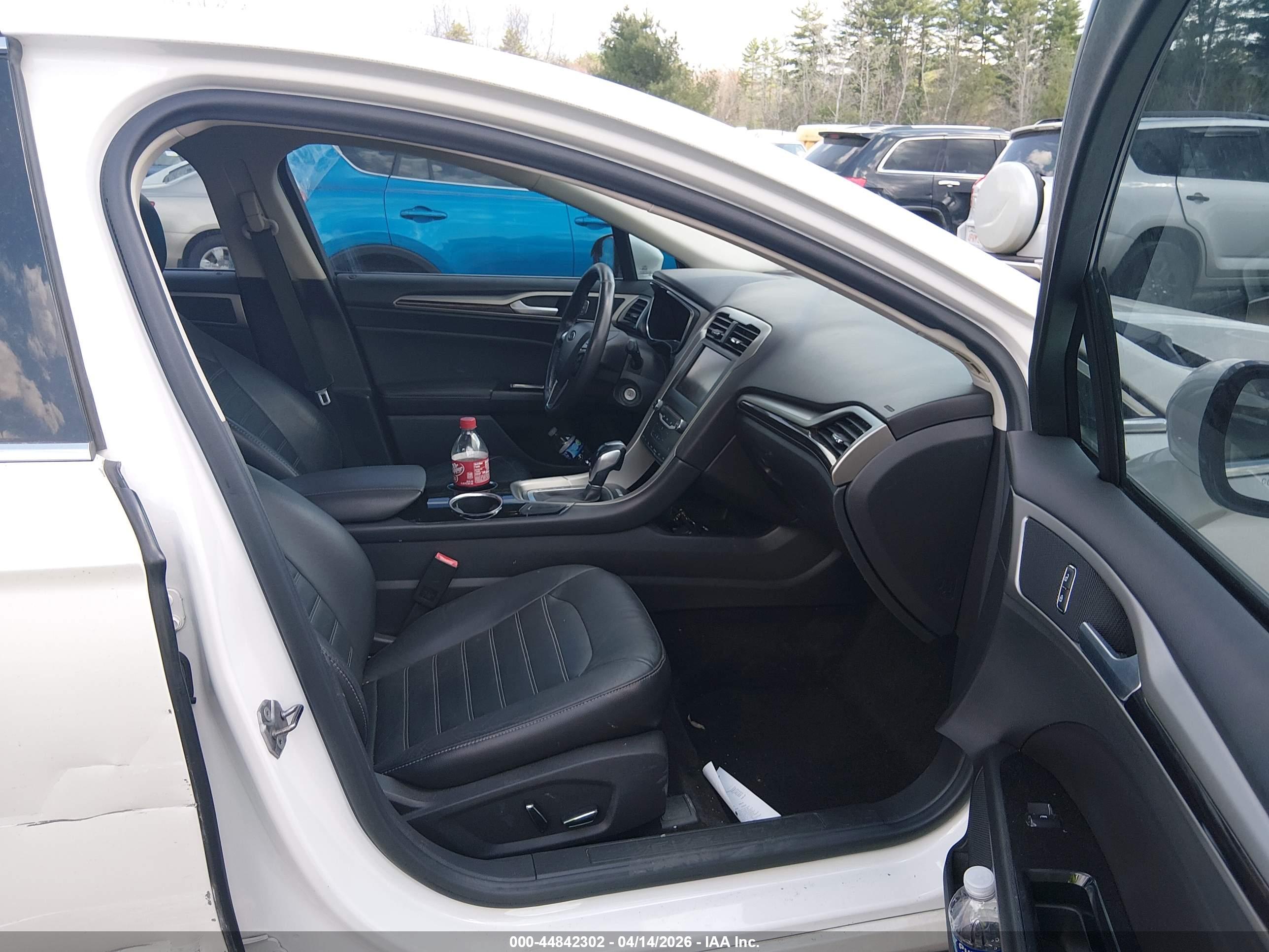 FORD FUSION image 5