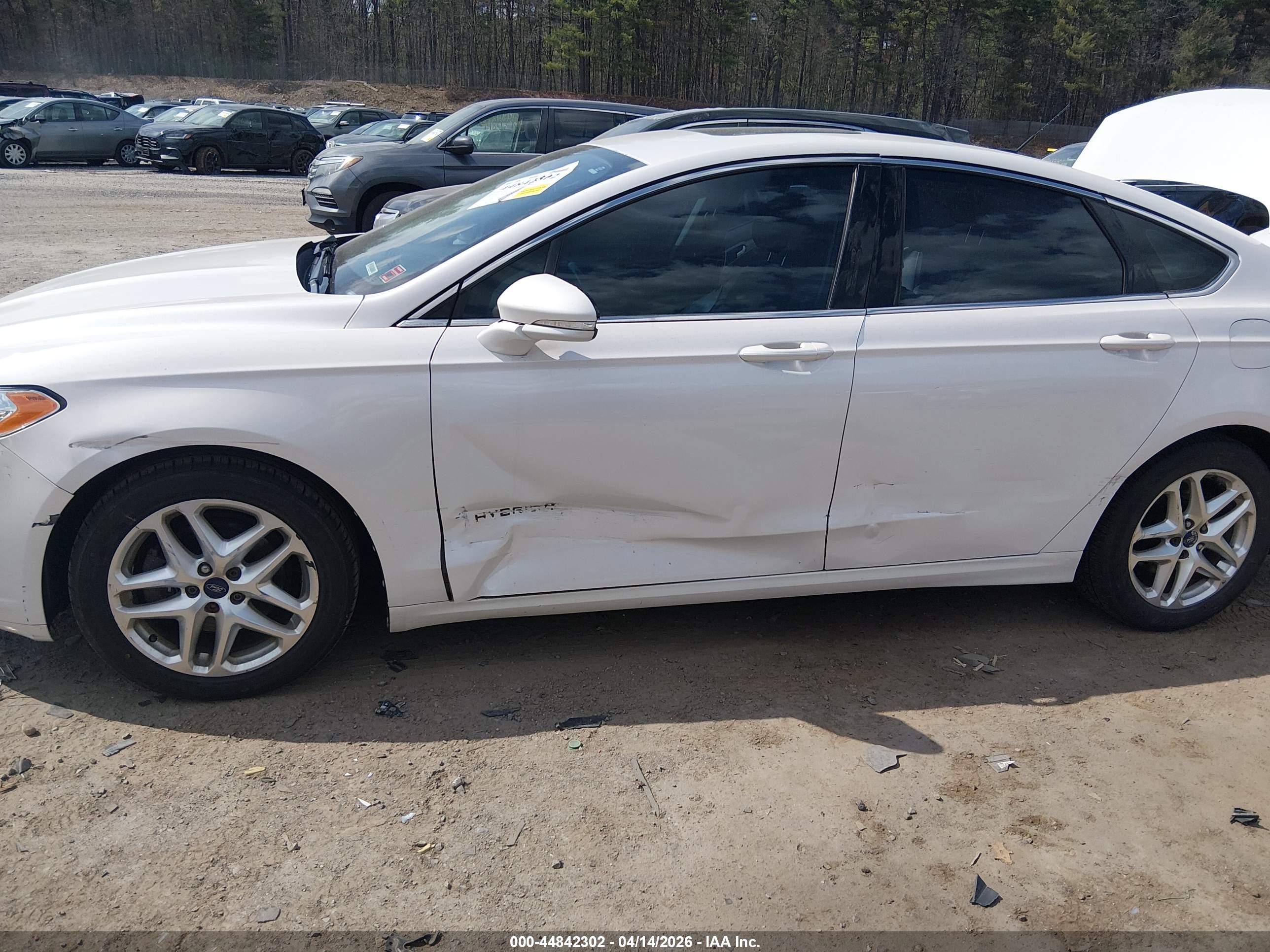 FORD FUSION image 6