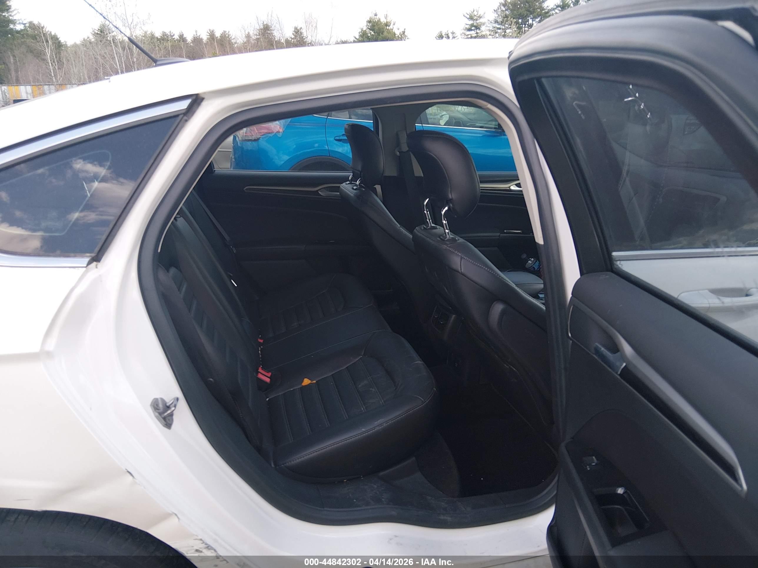 FORD FUSION image 8