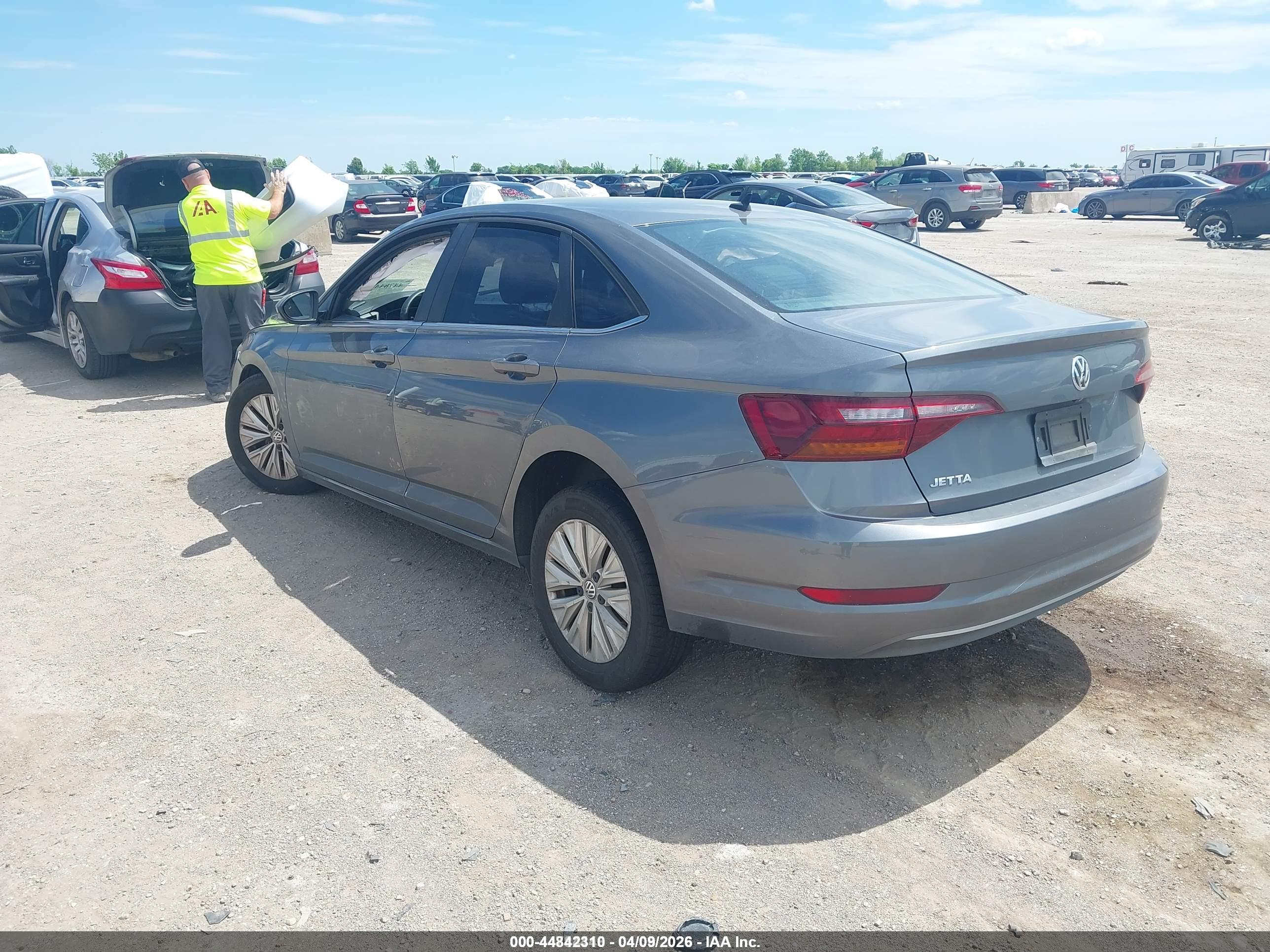 VOLKSWAGEN JETTA image 3