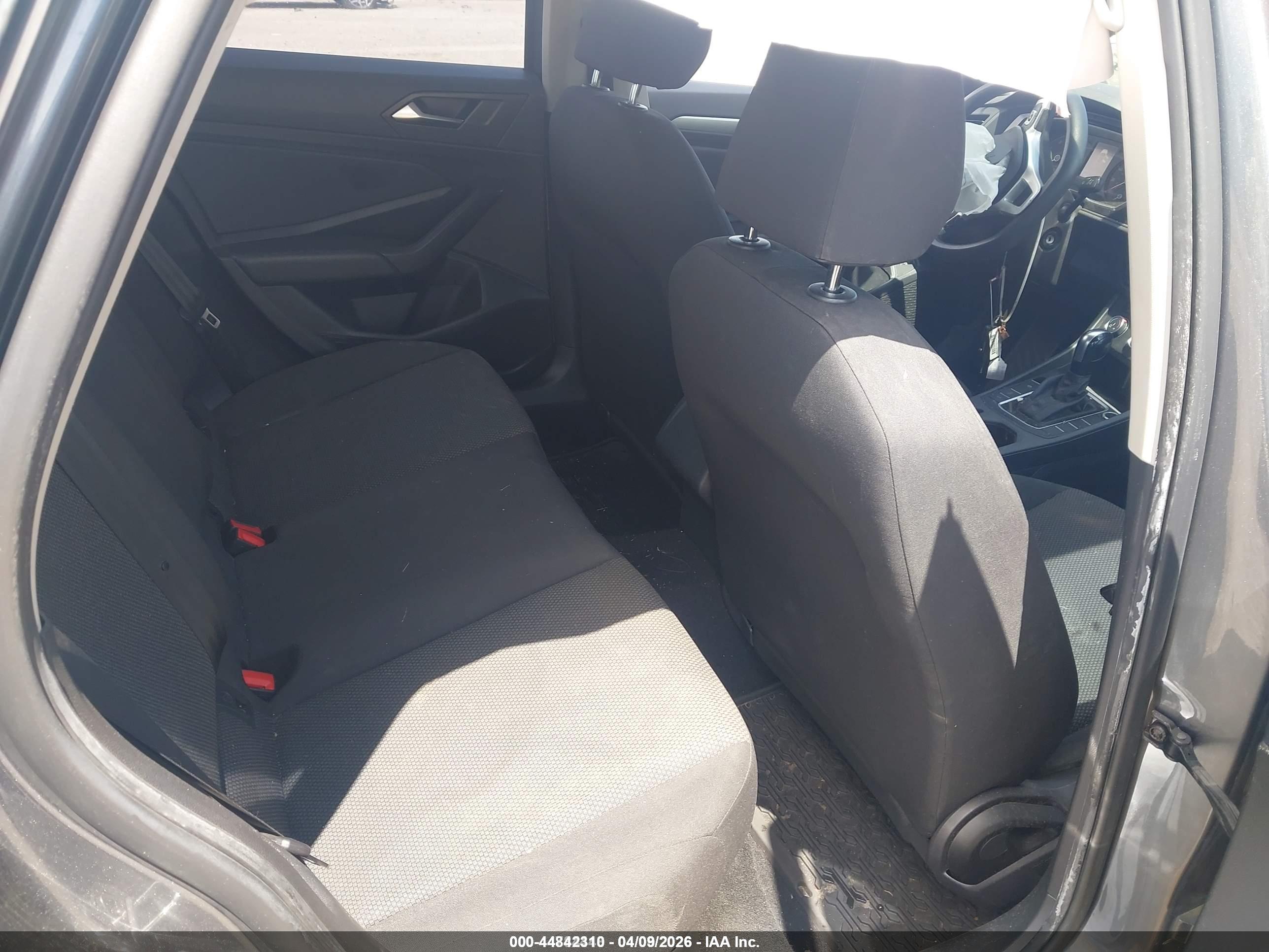 VOLKSWAGEN JETTA image 8