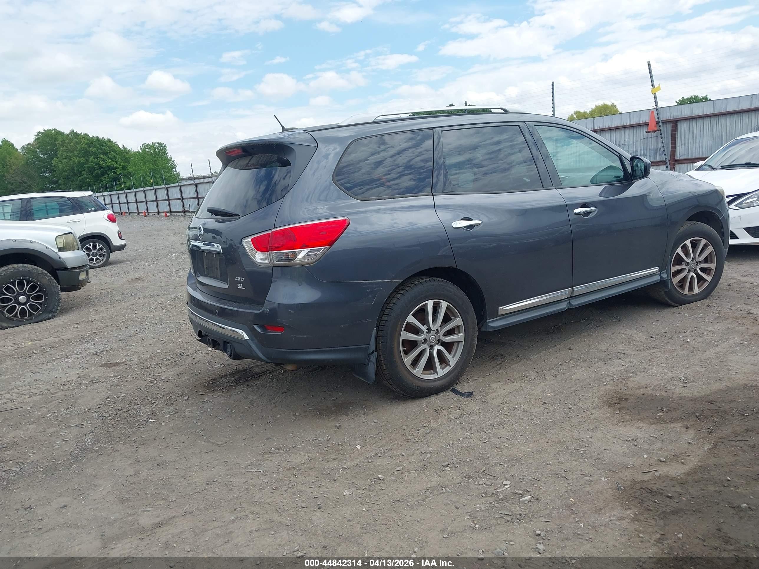 NISSAN PATHFINDER image 4