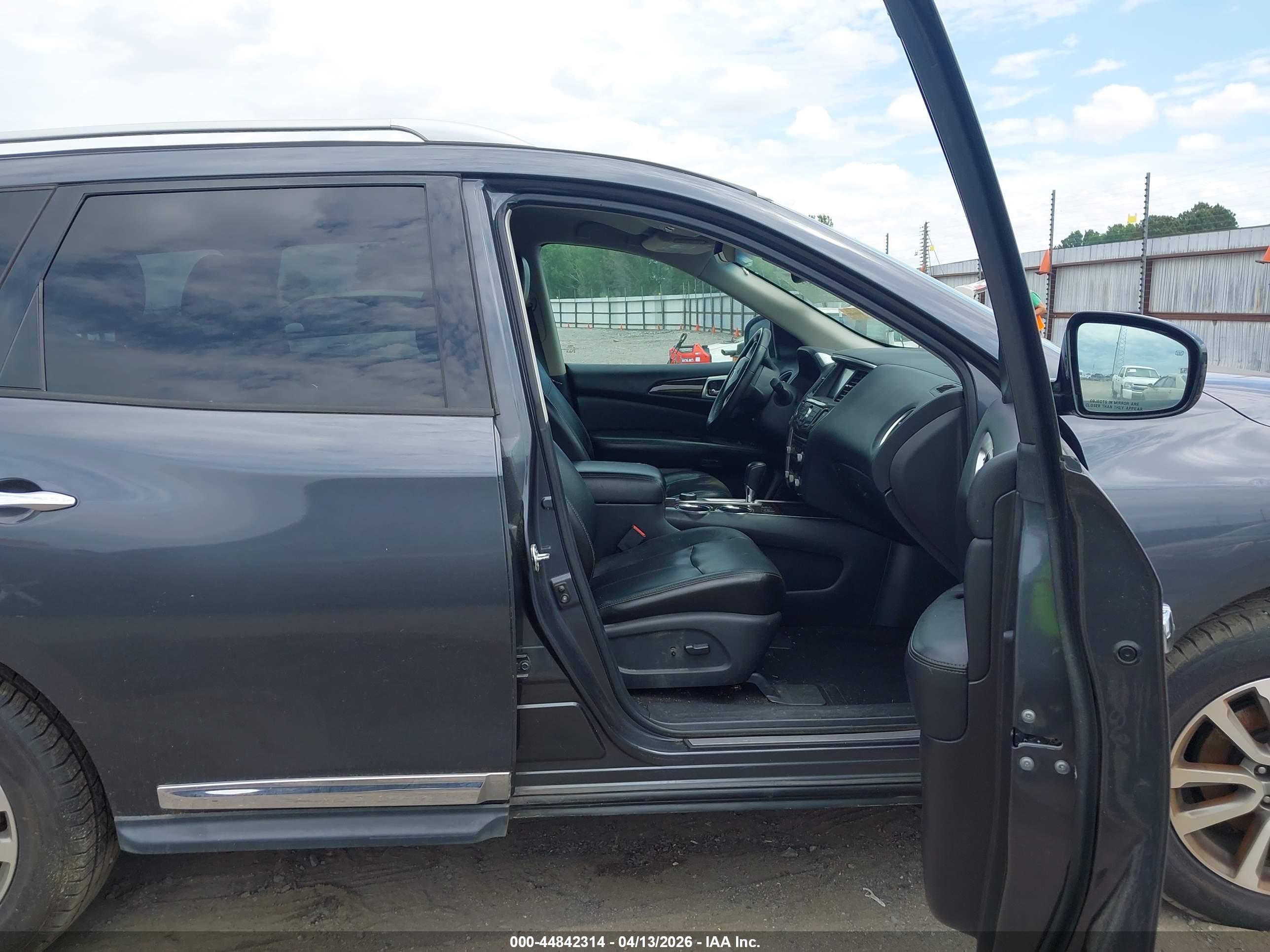 NISSAN PATHFINDER image 5