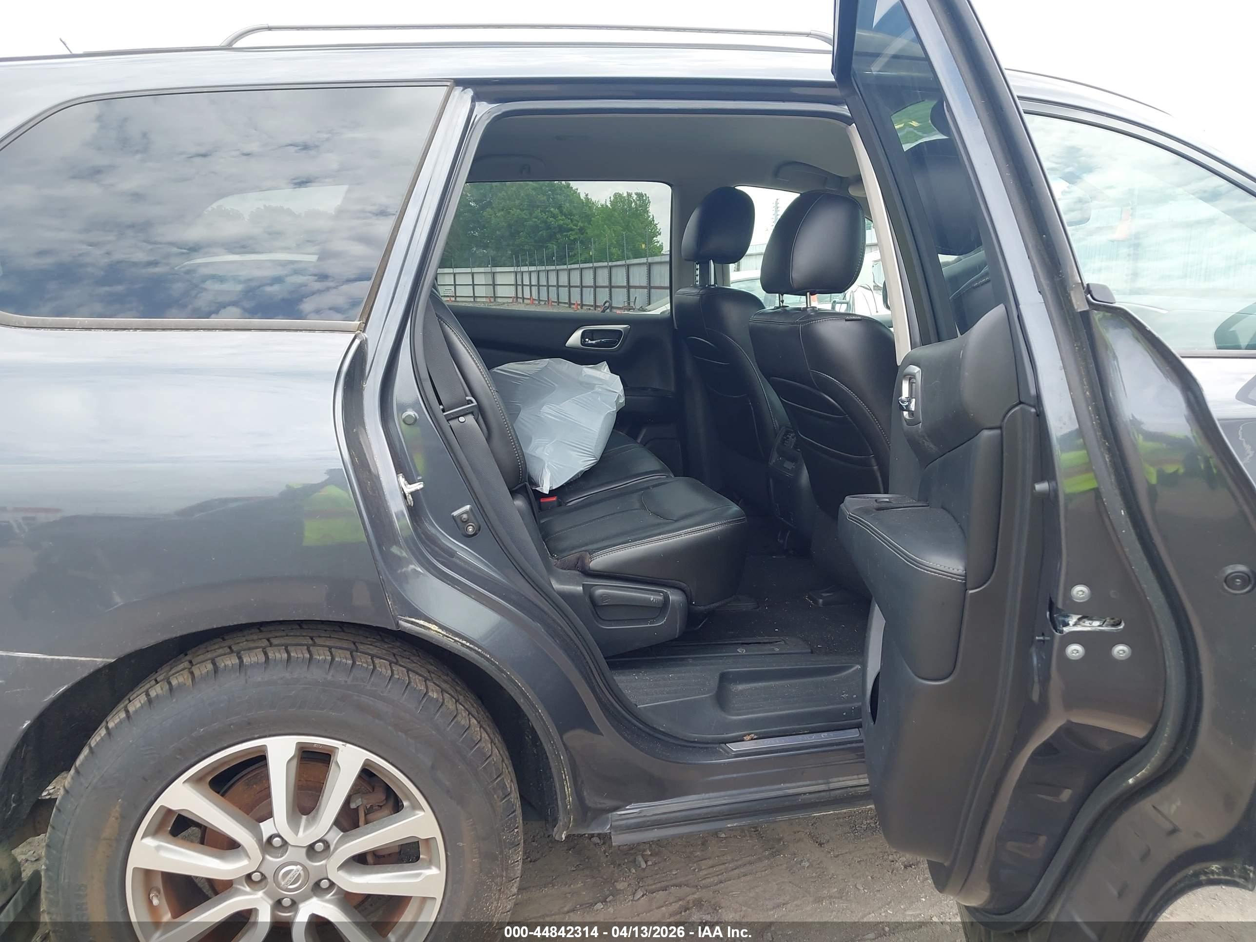 NISSAN PATHFINDER image 8
