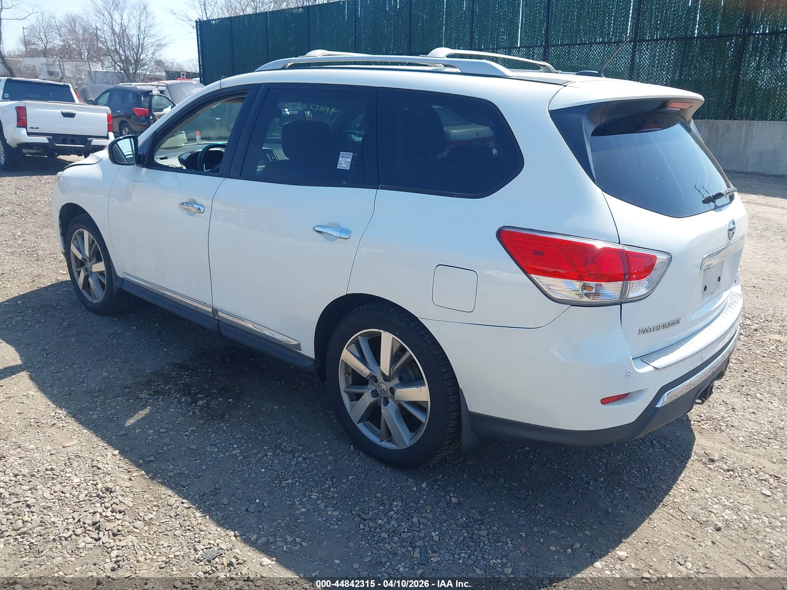 NISSAN PATHFINDER image 3