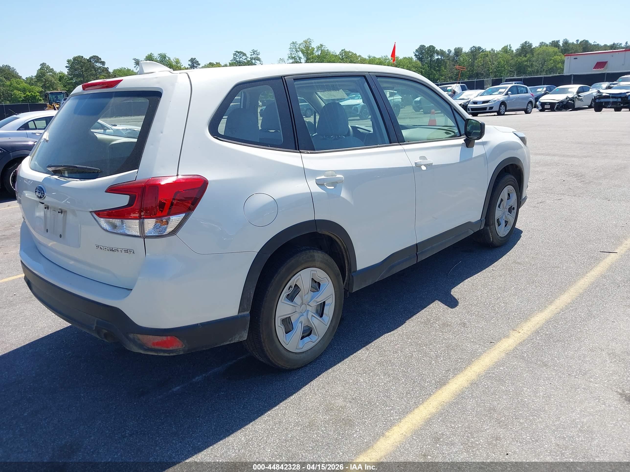 SUBARU FORESTER image 4