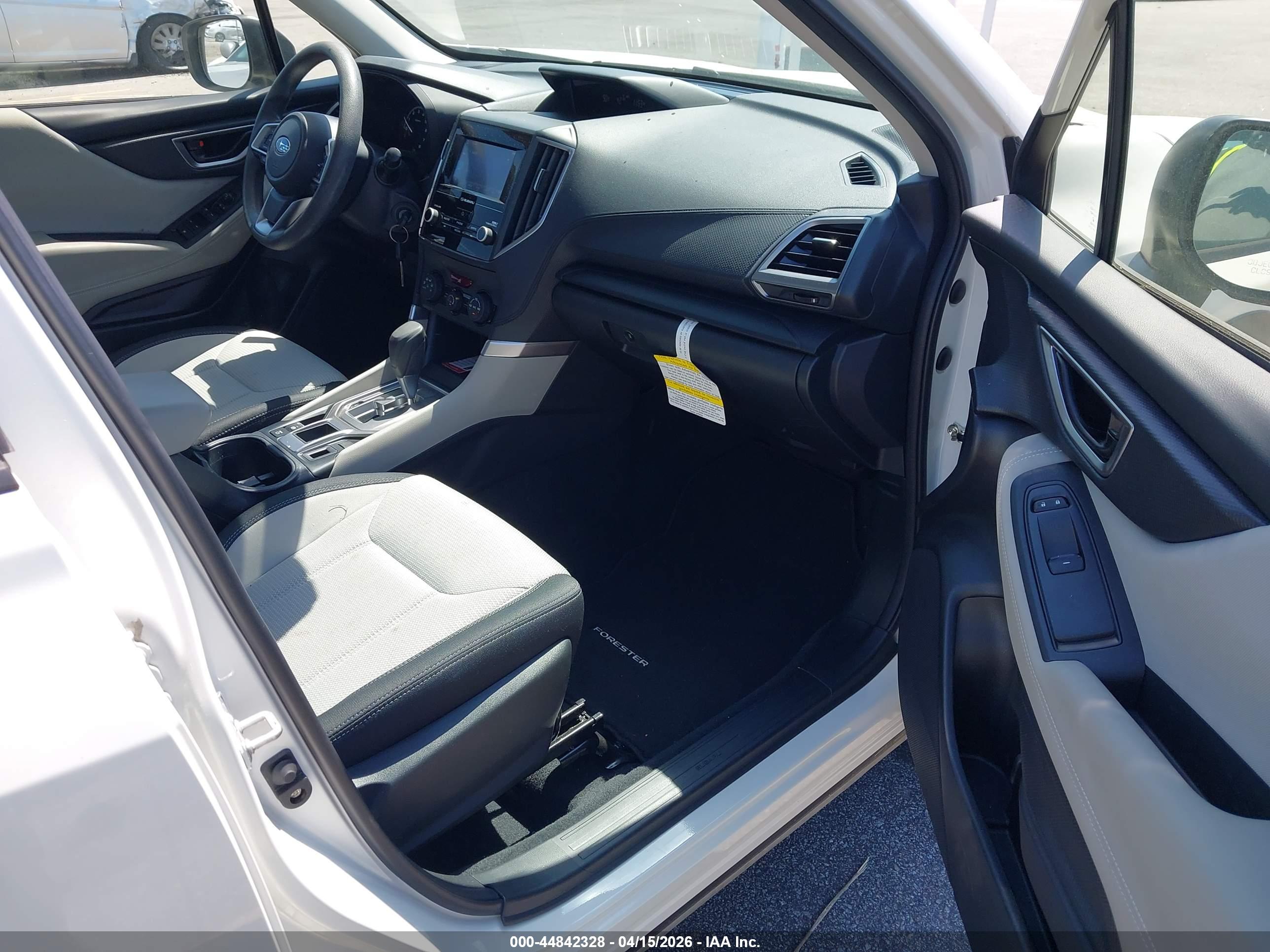 SUBARU FORESTER image 5