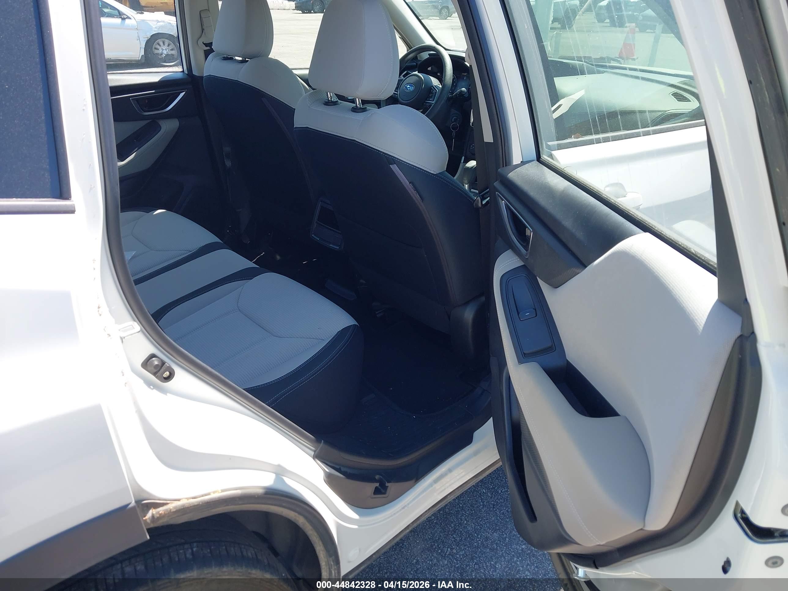 SUBARU FORESTER image 8