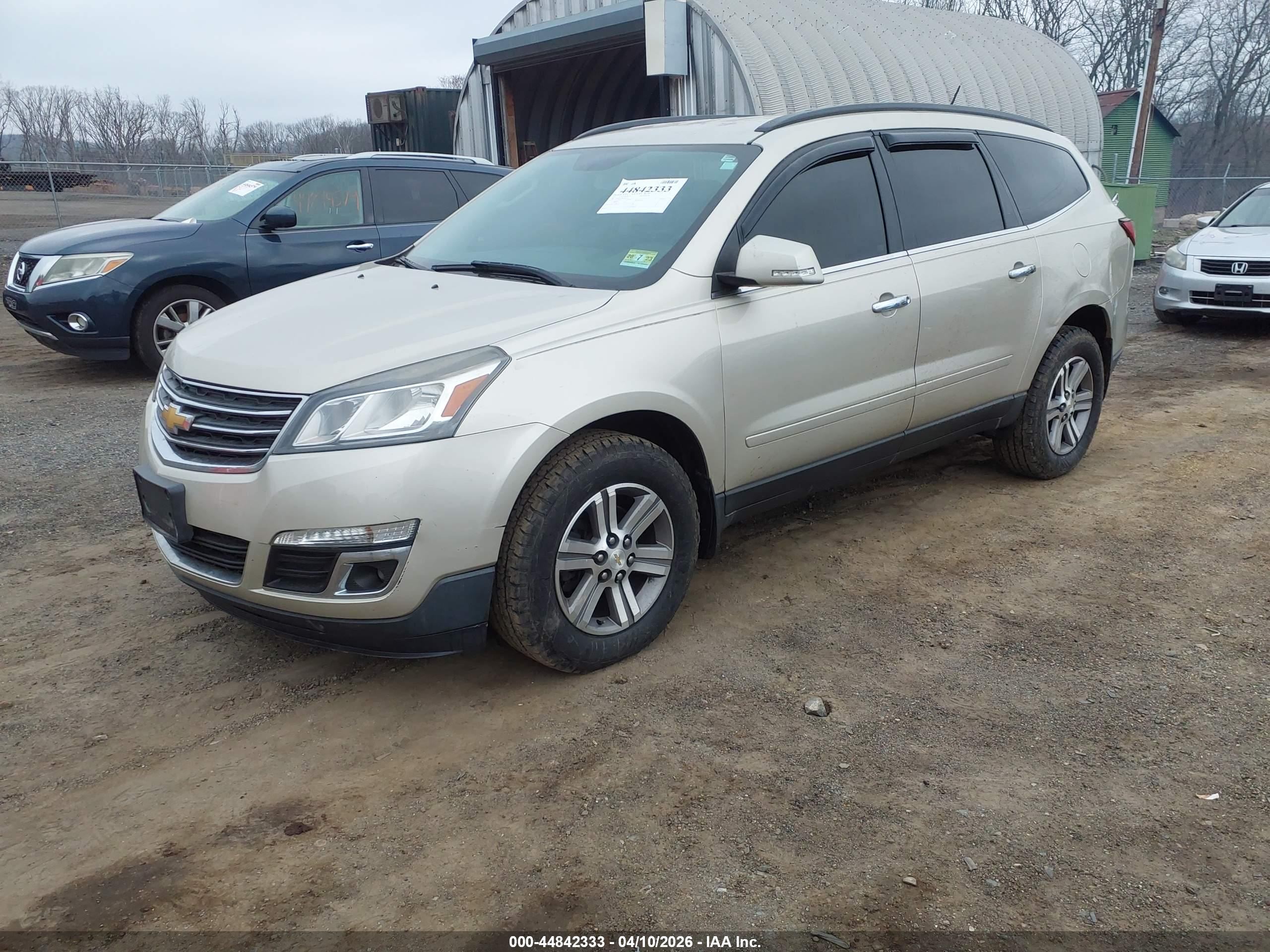 CHEVROLET TRAVERSE image 2