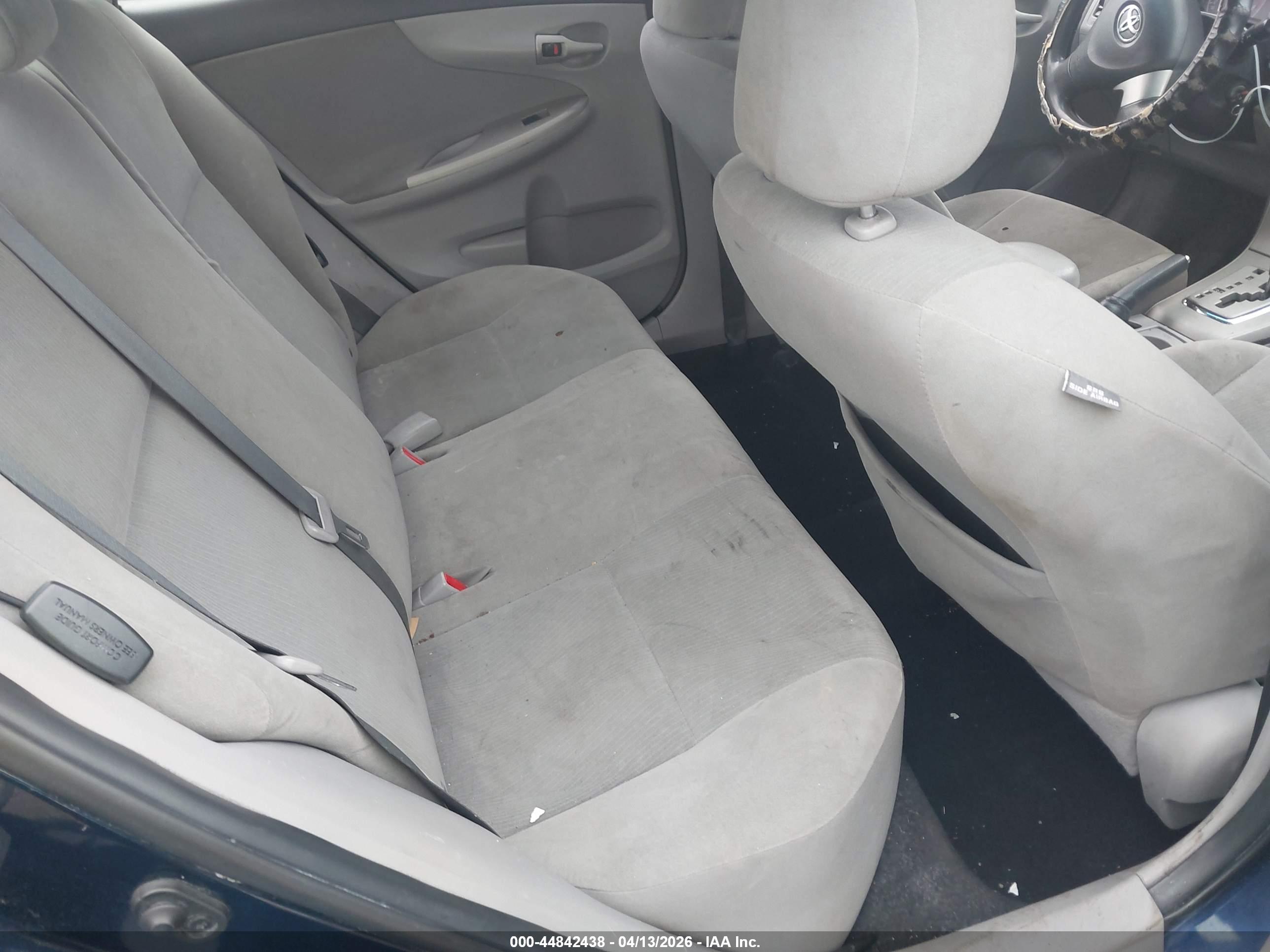 TOYOTA COROLLA image 8