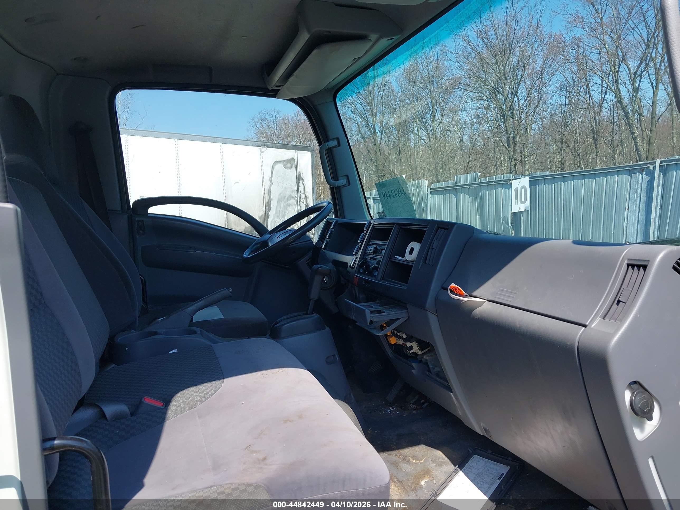 ISUZU NPR image 8