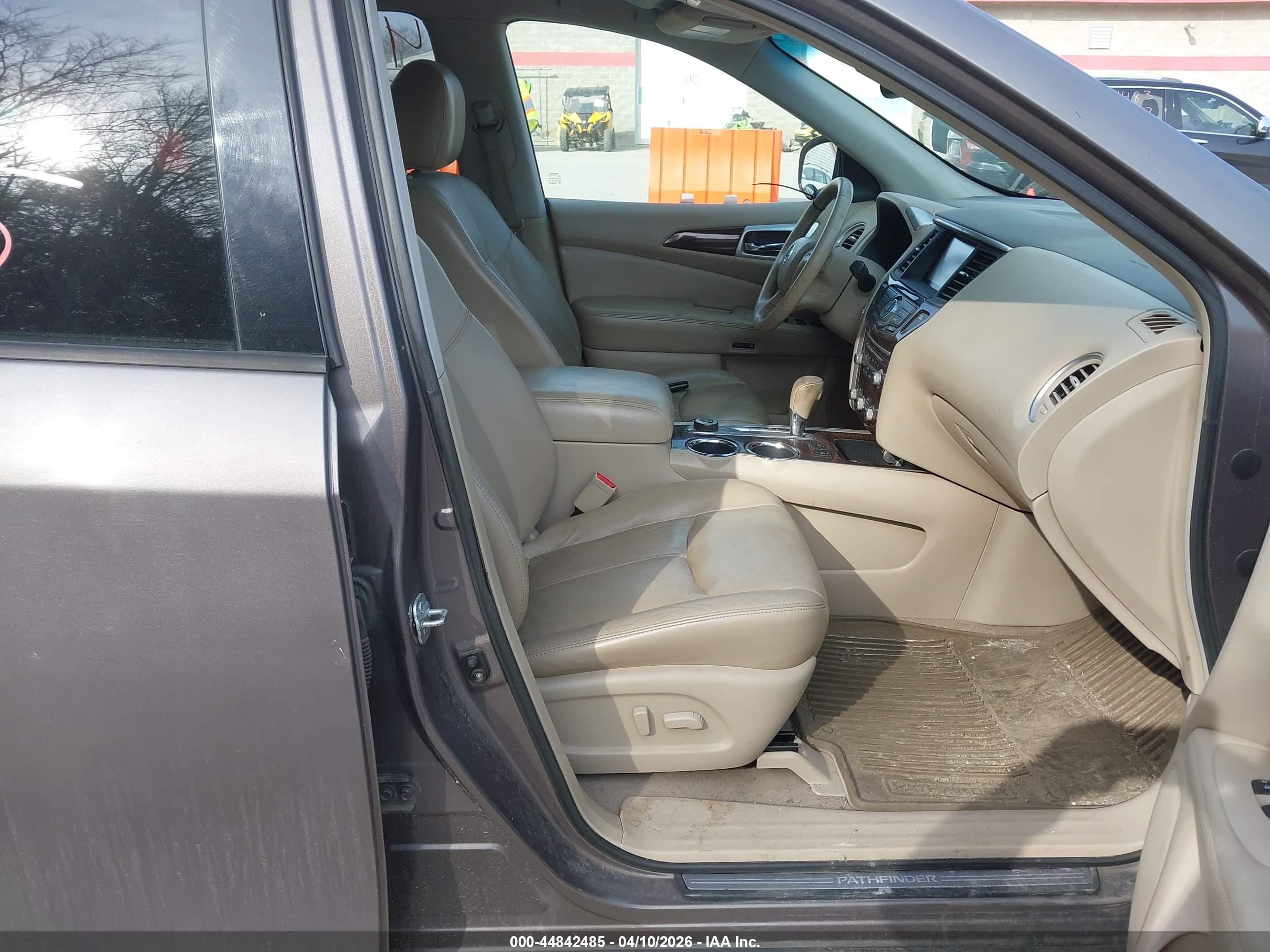 NISSAN PATHFINDER image 5
