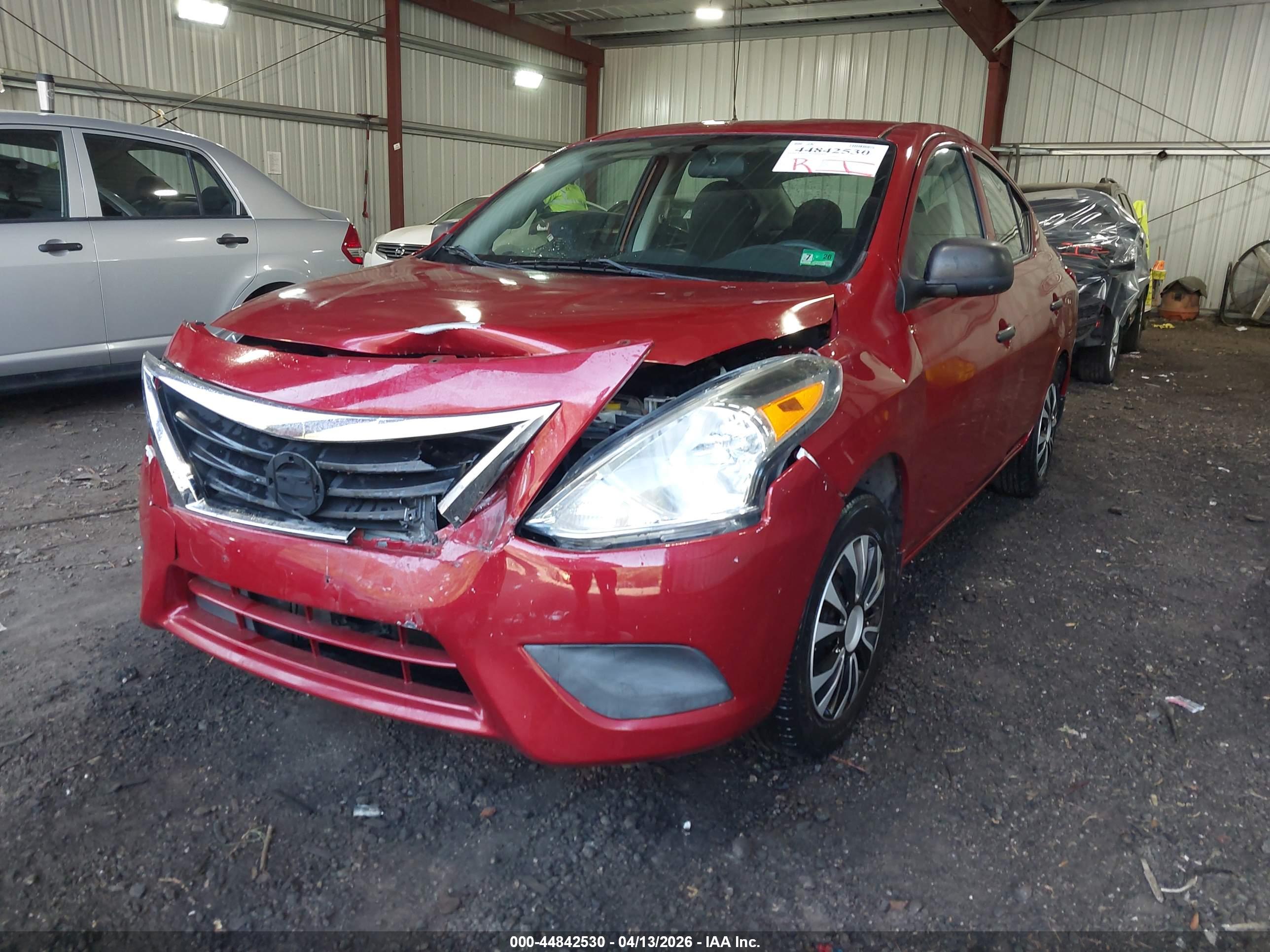 NISSAN VERSA image 2