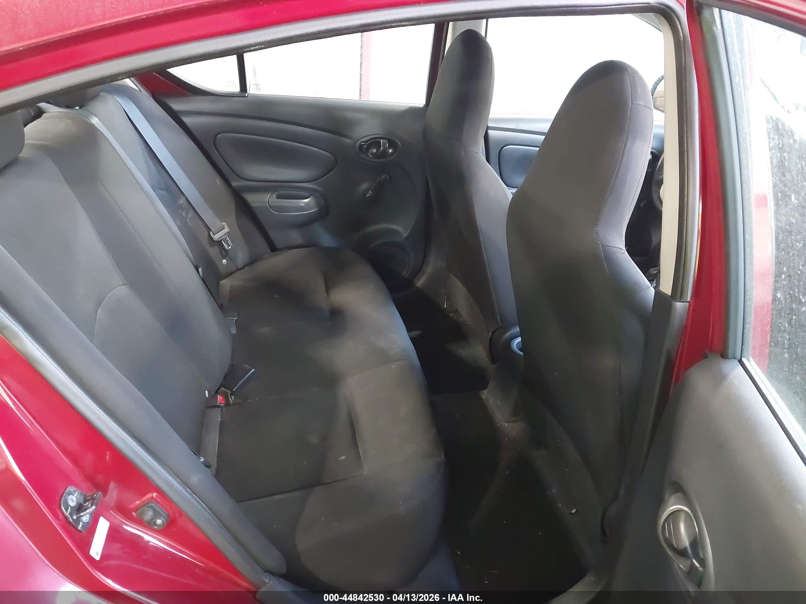 NISSAN VERSA image 8
