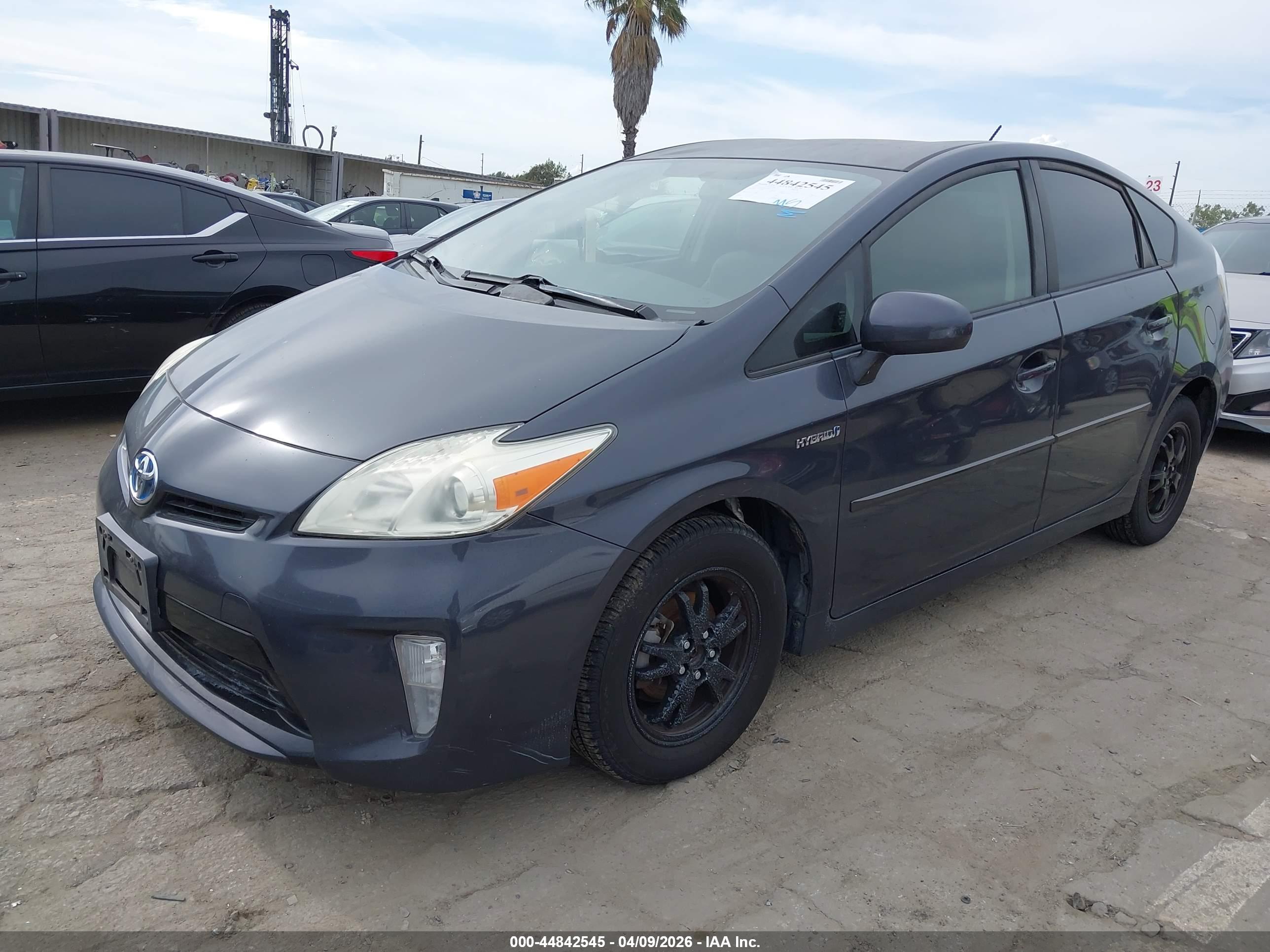 TOYOTA PRIUS image 2