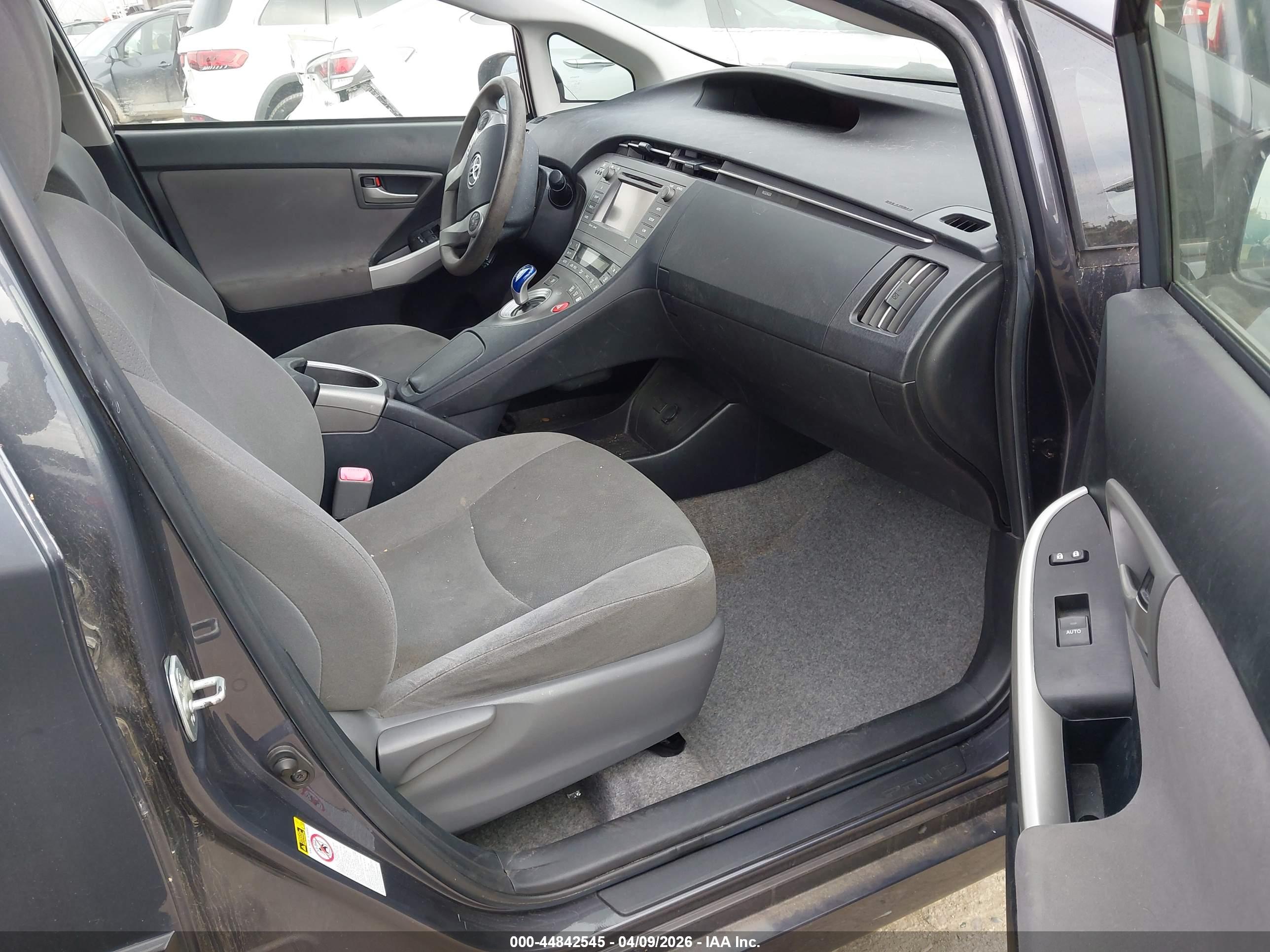 TOYOTA PRIUS image 5