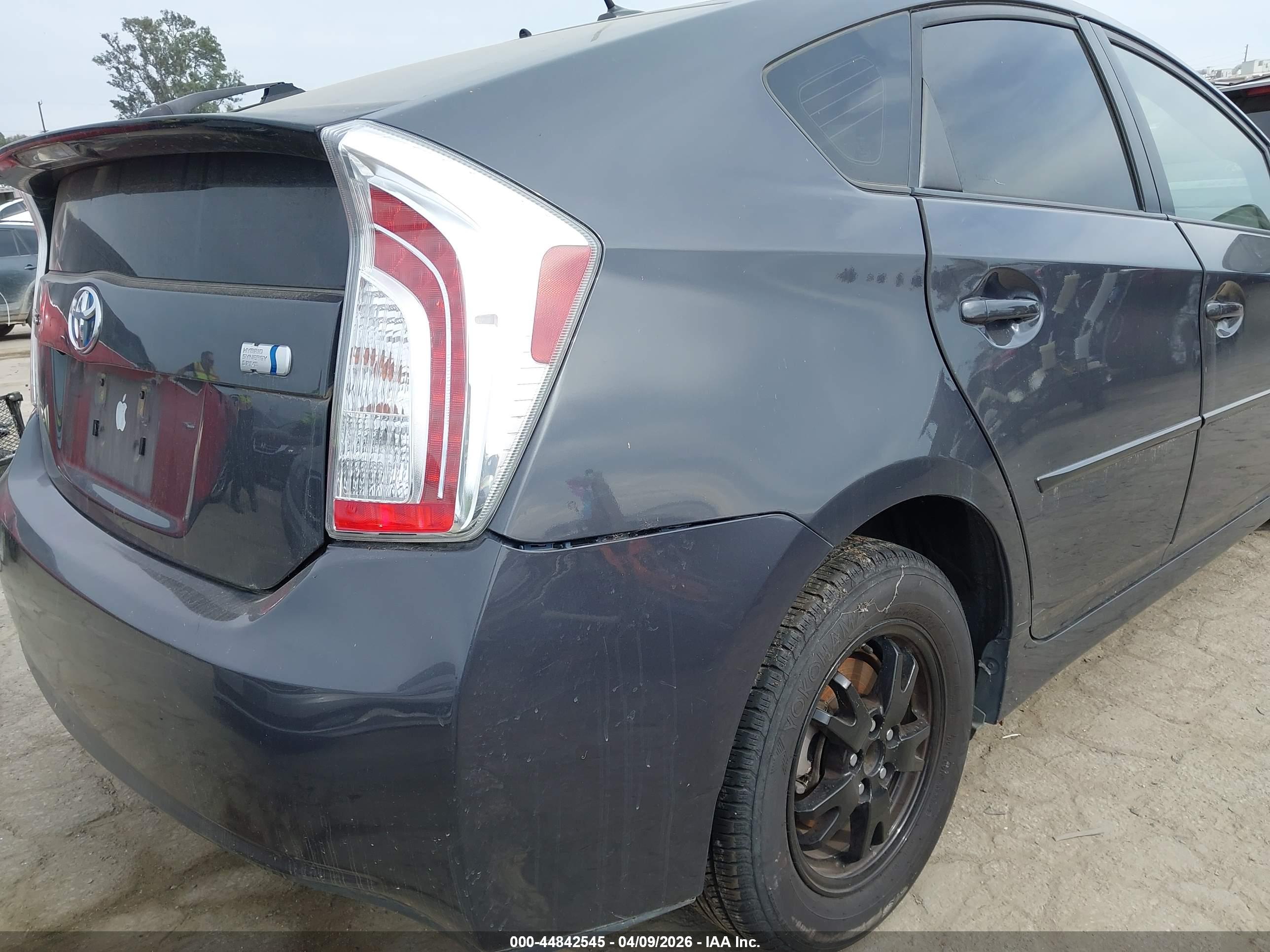 TOYOTA PRIUS image 6